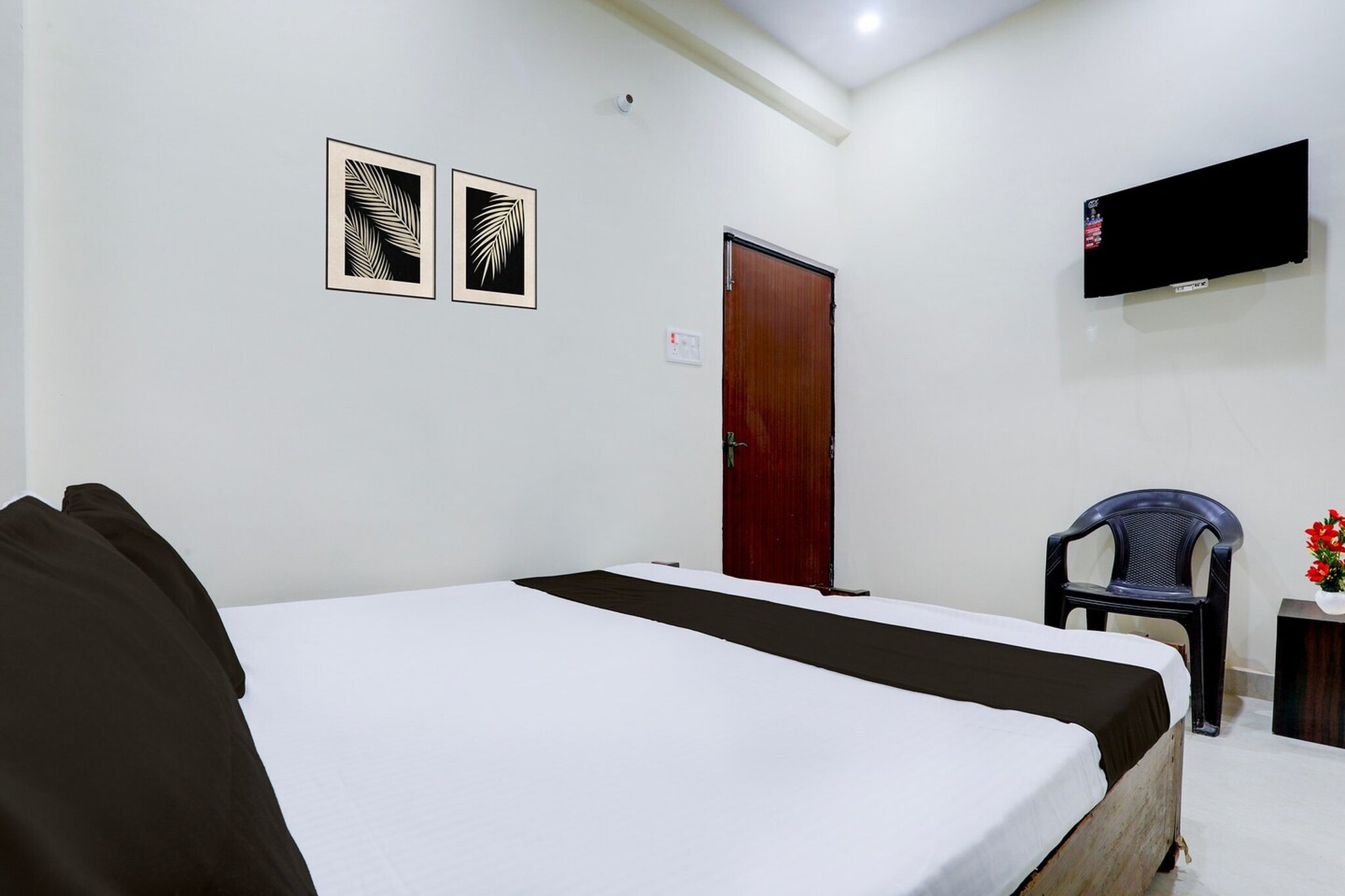 Hotel O Sudhirpur near Phonix Hospital