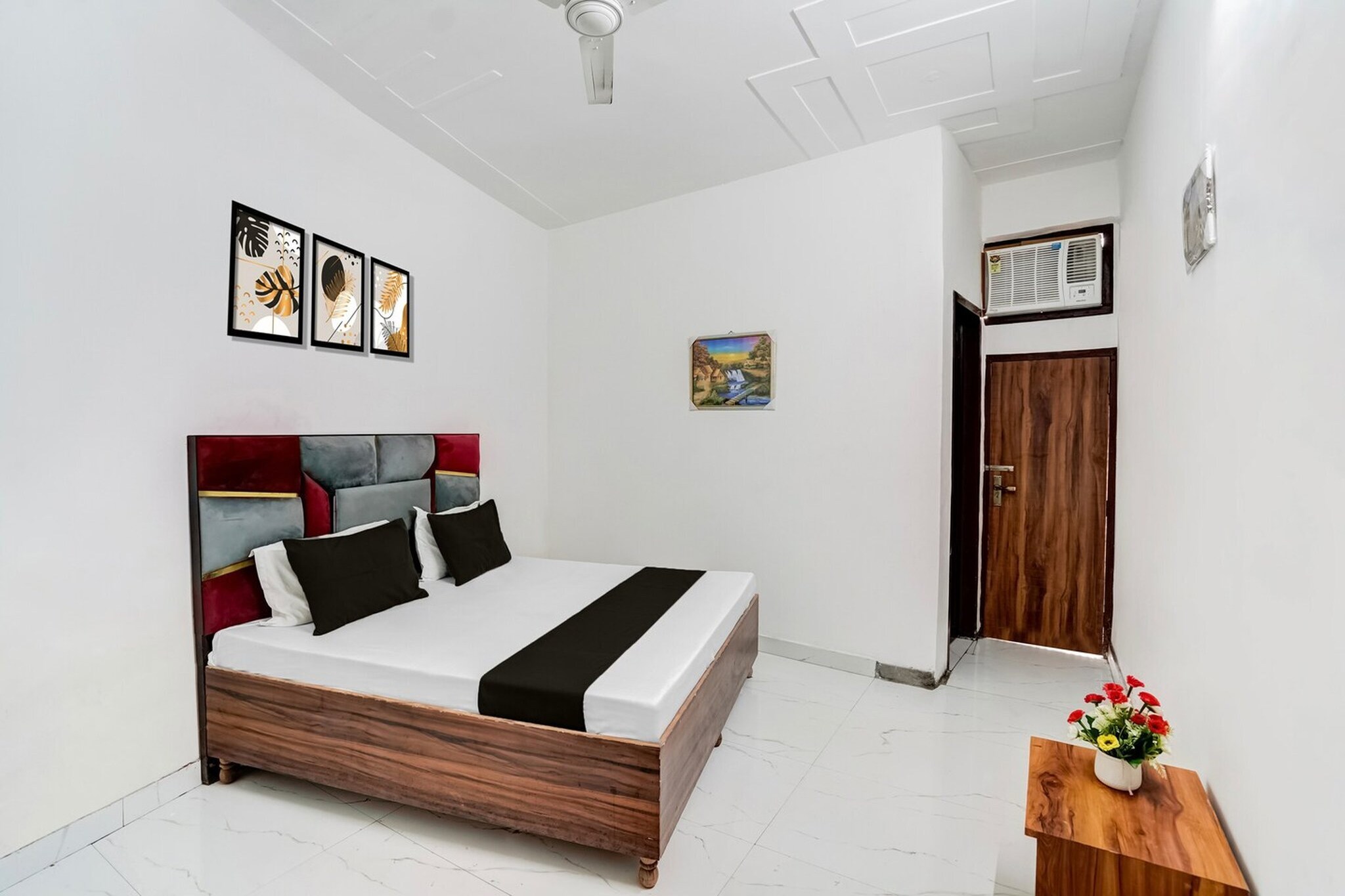 Comfortable Accommodations: Super Hotel O Burari New Delhi in Delhi offers family rooms with air-conditioning, private bathrooms, work desks, and seating areas. Each room includes free toiletries, bath or shower, TV, tiled floors, and a wardrobe.

Essential Facilities: Guests enjoy free WiFi, a 24-hour front desk, housekeeping service, room service, and luggage storage. The hotel provides a continental breakfast and a variety of amenities to ensure a pleasant stay.

Prime Location: Located in the city centre, the hotel is 20 km from Hindon Airport. Nearby attractions include Red Fort (11 km), Gurudwara Sis Ganj Sahib (12 km), and India Gate (18 km).

Unmarried couples are warmly welcome at this property.
Guests with local ID proof are warmly welcome.

Early Check-In Policy: A full day’s room rate will be charged for check-ins before 6:00 AM. Complimentary early check-in is available between 6:00 AM and 10:00 AM, subject to room availability.
Check-in is only available to guests aged 18 and above. Please provide a government-issued ID to confirm your age.
