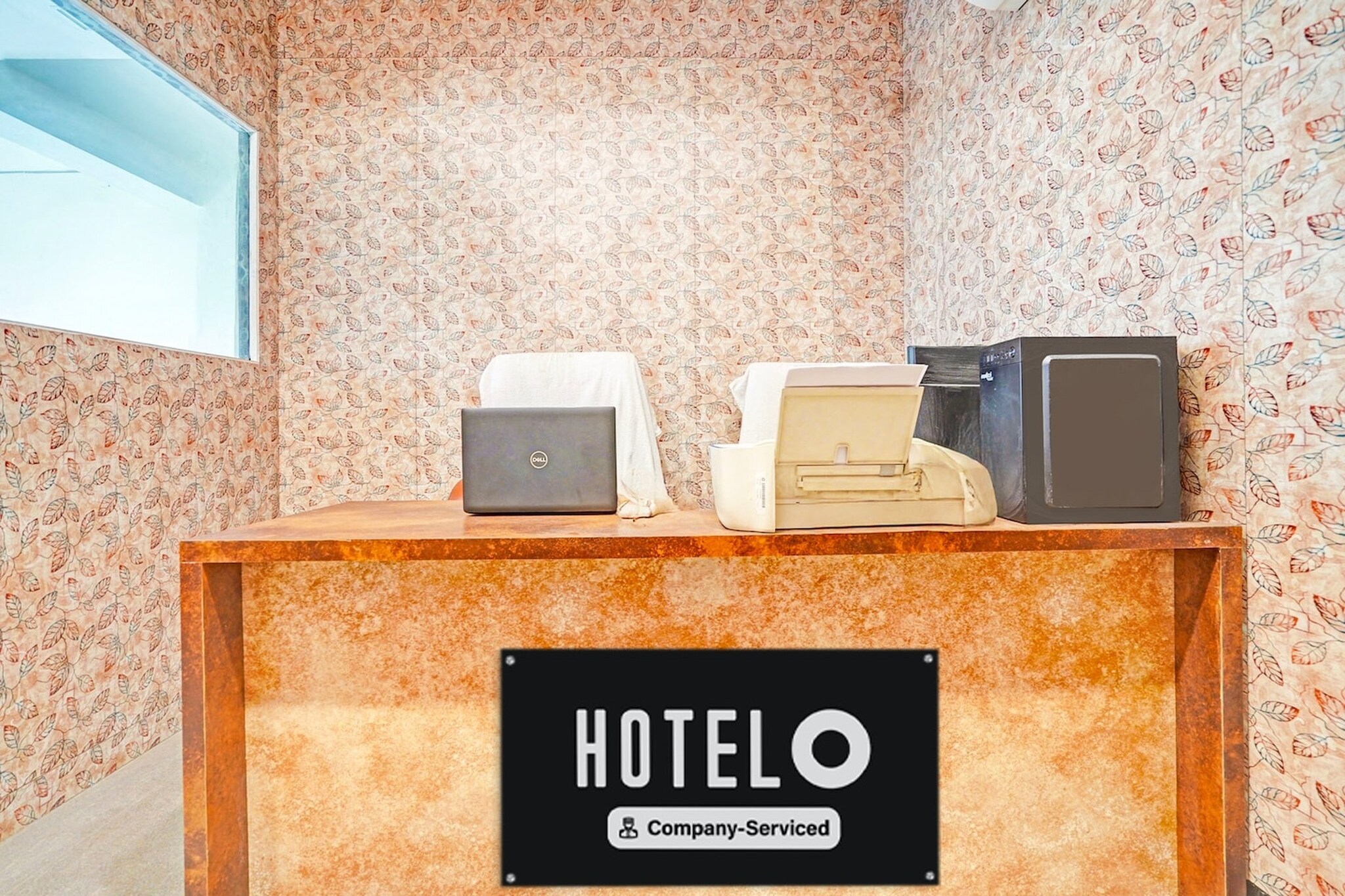 Ground floor: (bedroom(double bed, TV, seating area, air conditioning, lift, telephone, Floor mattress), bathroom(bathtub or shower, shower, washbasin, toilet, Towels incl., shampoo, body soap, hot water), parking, lift)