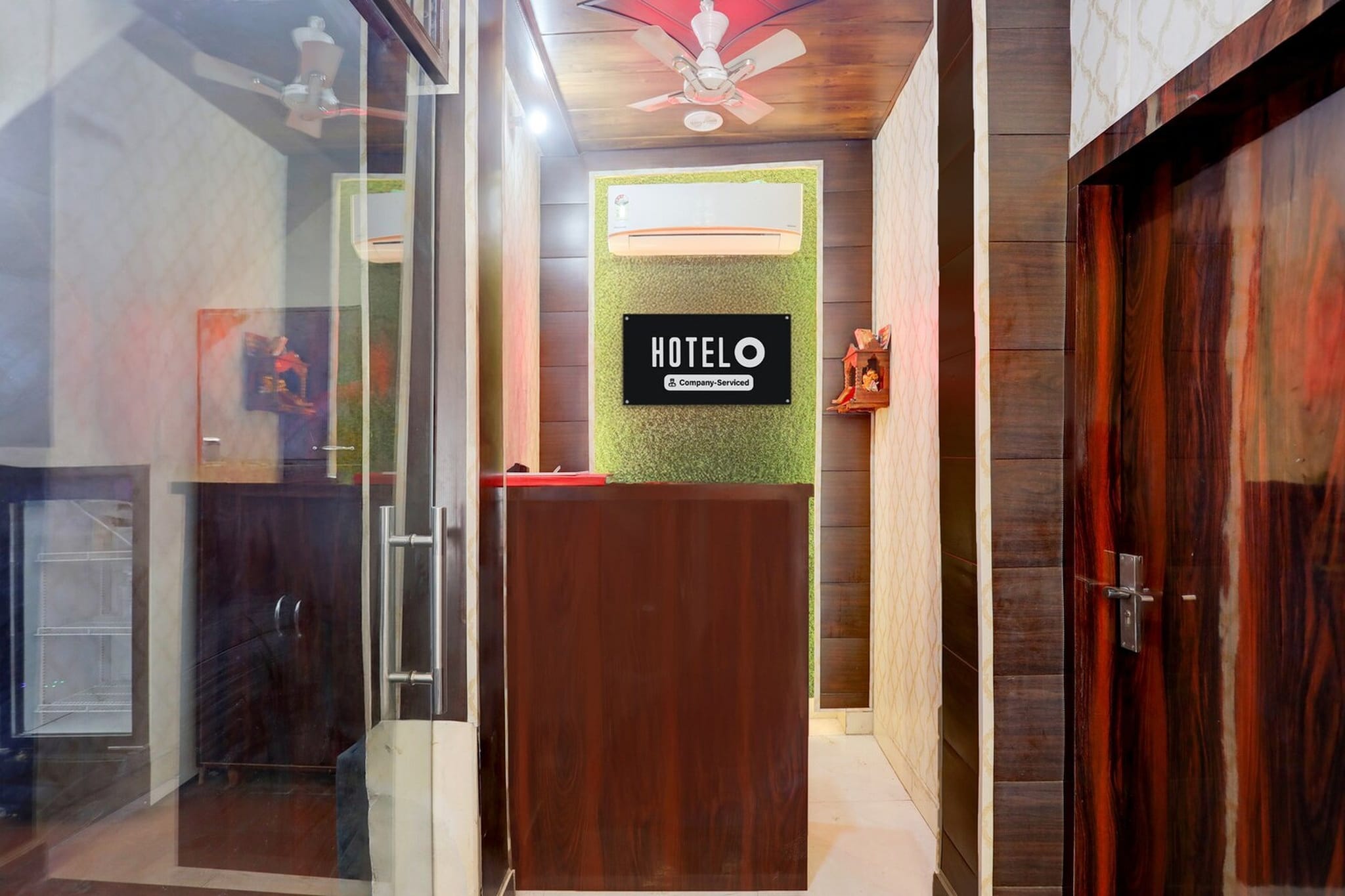 Located within 400 metres of Sri Sankata Mochan Hanuman Temple and 1.6 km of Assi Ghat, Super Hotel O Sankat Mochan Gandhi Nagar provides rooms with air conditioning and a private bathroom in Kakarmatha. This 4-star hotel offers room service and a 24-hour front desk. The hotel features family rooms.

All units at the hotel are equipped with a seating area, a flat-screen TV with satellite channels and a private bathroom with free toiletries and a bath or shower. Guest rooms include a desk.

Harishchandra Ghat is 2.7 km from Super Hotel O Sankat Mochan Gandhi Nagar, while Kedar Ghat is 2.7 km away. Lal Bahadur Shastri International Airport is 30 km from the property.

Unmarried couples are warmly welcome at this property.
Regretfully, we are unable to host guests with local ID proof at this property.

Early Check-In Policy: A full day’s room rate will be charged for check-ins before 6:00 AM. Complimentary early check-in is available between 6:00 AM and 10:00 AM, subject to room availability.
Check-in is only available to guests aged 18 and above. Please provide a government-issued ID to confirm your age.
