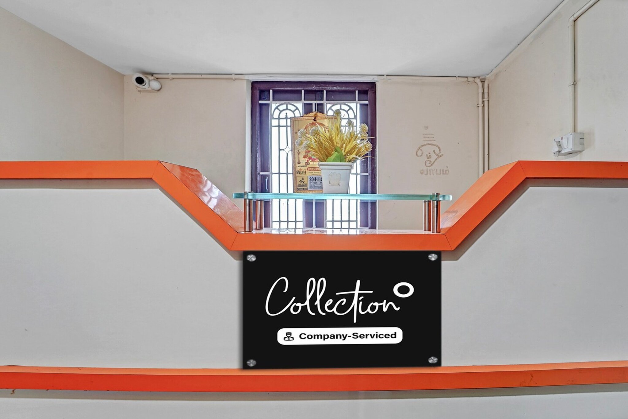 Ground floor: (bedroom(double bed, TV, seating area, air conditioning, telephone), bathroom(bathtub or shower, shower, washbasin, toilet, Towels incl., shampoo, body soap, hot water), parking)