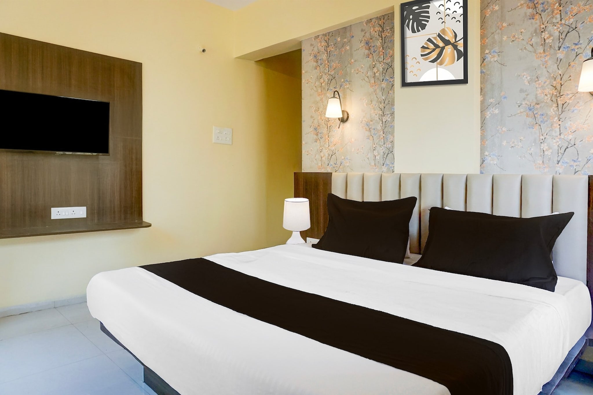 Attractively situated in the Baner district of Méribel Village, Super Collection O Veerbhadra Nagar Baner is situated 6.2 km from University of Pune, 8.4 km from Pataleshwar Cave Temple and 9.4 km from Fergusson College. Featuring a shared lounge, the 2-star hotel has air-conditioned rooms with free WiFi, each with a private bathroom. The accommodation features room service and a 24-hour front desk for guests.

The rooms at the hotel are fitted with a seating area and a flat-screen TV with satellite channels. The units have a desk.

A continental breakfast is available at Super Collection O Veerbhadra Nagar Baner.

Srimant Dagadusheth Halwai Ganapati Temple is 10 km from the accommodation, while Pune Railway Station is 11 km from the property. Pune International Airport is 19 km away.

Unmarried couples are warmly welcome at this property.
Guests with local ID proof are warmly welcome.
Early Check-In Policy: A full day’s room rate will be charged for check-ins before 6:00 AM. 
Complimentary early check-in is available between 6:00 AM and 10:00 AM, subject to room availability.
Check-in is only available to guests aged 18 and above. Please provide a government-issued ID to confirm your age.
