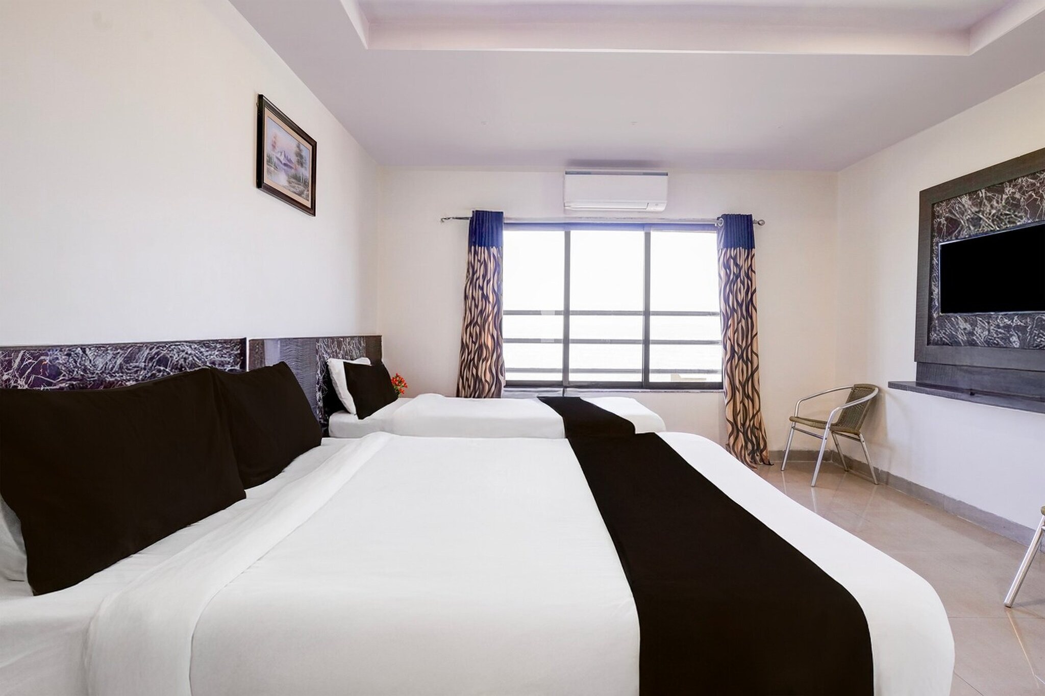 Set within 4.1 km of Lingmala Falls and 6.2 km of Mahabaleshwar Temple, Super Collection O Mahableshwar Uptown Formerly Bright Holiday offers rooms with air conditioning and a private bathroom in Mahabaleshwar. Among the facilities at this property are room service and a 24-hour front desk, along with free WiFi throughout the property. The property is non-smoking and is located 8 km from Venna Lake.
The units at the hotel come with a seating area, a flat-screen TV with satellite channels and a private bathroom with free toiletries and a bath or shower. Guest rooms feature a desk.
A continental breakfast is available at Super Collection O Mahableshwar Uptown Formerly Bright Holiday.
Elphinstone Point is 11 km from the accommodation, while Bombay Point is 11 km away. Pune International Airport is 122 km from the property.
Unmarried couples are warmly welcome at this property.
Guests with local ID proof are warmly welcome.
Early Check-In Policy: A full day’s room rate will be charged for check-ins before 6:00 AM.
Complimentary early check-in is available between 6:00 AM and 10:00 AM, subject to room availability.
Check-in is only available to guests aged 18 and above. Please provide a government-issued ID to confirm your age.
