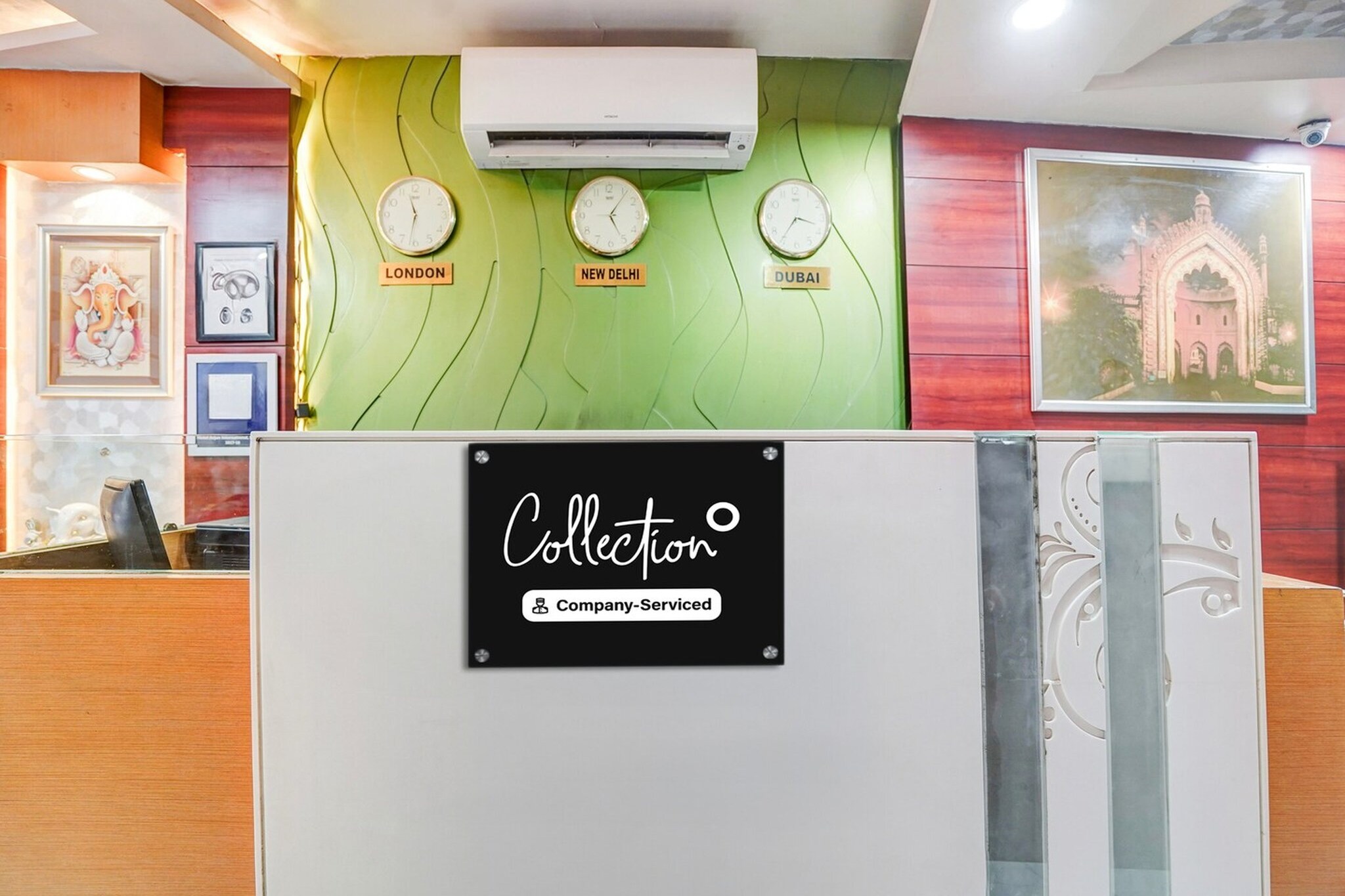 Ground floor: (bedroom(double bed, TV, seating area, air conditioning, Towels incl., Laundry Package incl., telephone), bathroom(bathtub or shower, shower, washbasin, toilet, shampoo, body soap, hot water), parking, lift)