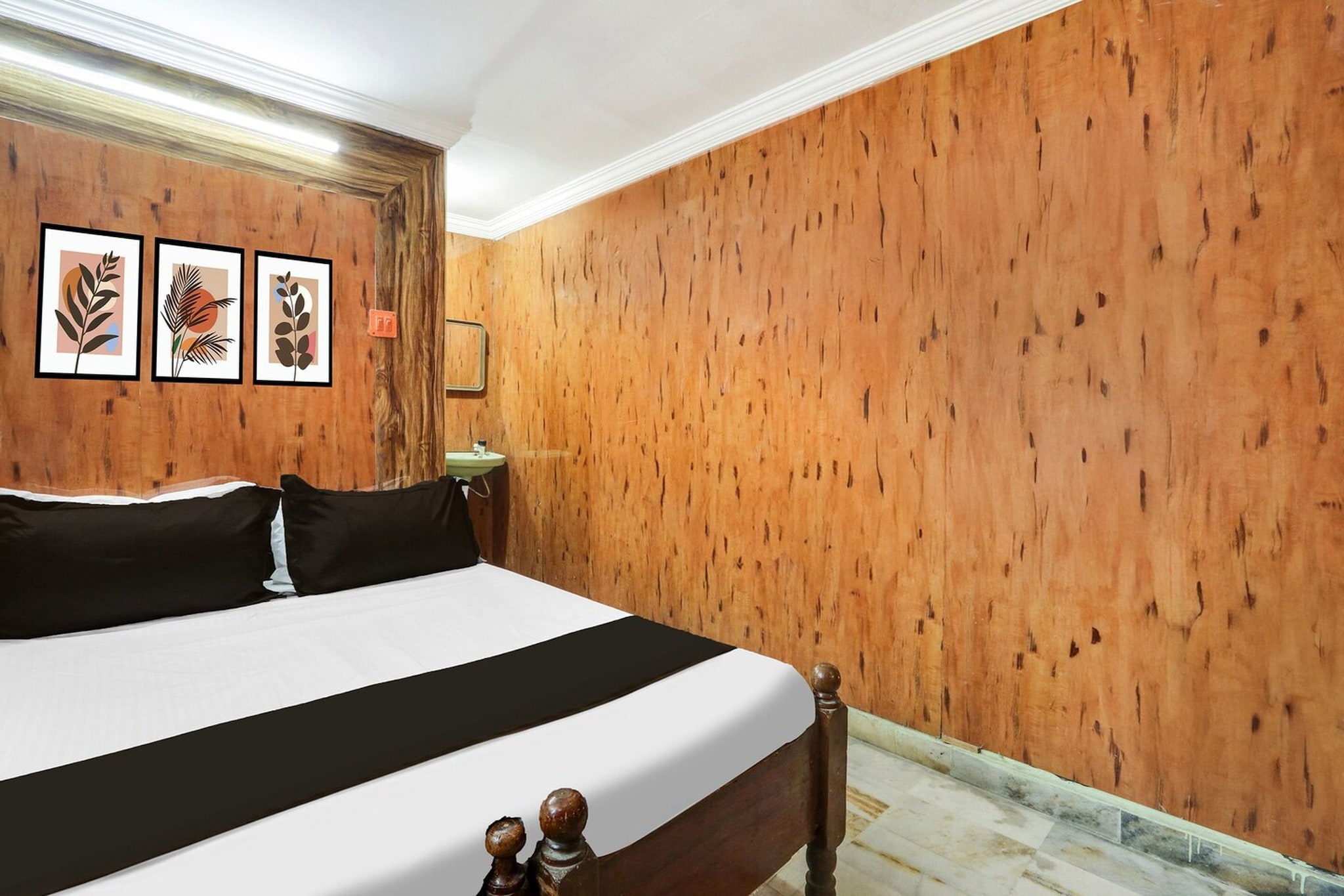 Super Hotel O Chowrasta Near Congress Bhavan is offering accommodation in Warangal. Among the facilities at this property are room service and a 24-hour front desk, along with free WiFi throughout the property. The hotel has family rooms.
All guest rooms at the hotel come with a seating area, a flat-screen TV with satellite channels and a private bathroom with free toiletries and a bath or shower. The units at Super Hotel O Chowrasta Near Congress Bhavan feature air conditioning and a desk.
Unmarried couples are warmly welcome at this property.
Guests with local ID proof are warmly welcome.
Early Check-In Policy: A full day’s room rate will be charged for check-ins before 6:00 AM.
Complimentary early check-in is available between 6:00 AM and 10:00 AM, subject to room availability.
Check-in is only available to guests aged 18 and above. Please provide a government-issued ID to confirm your age.