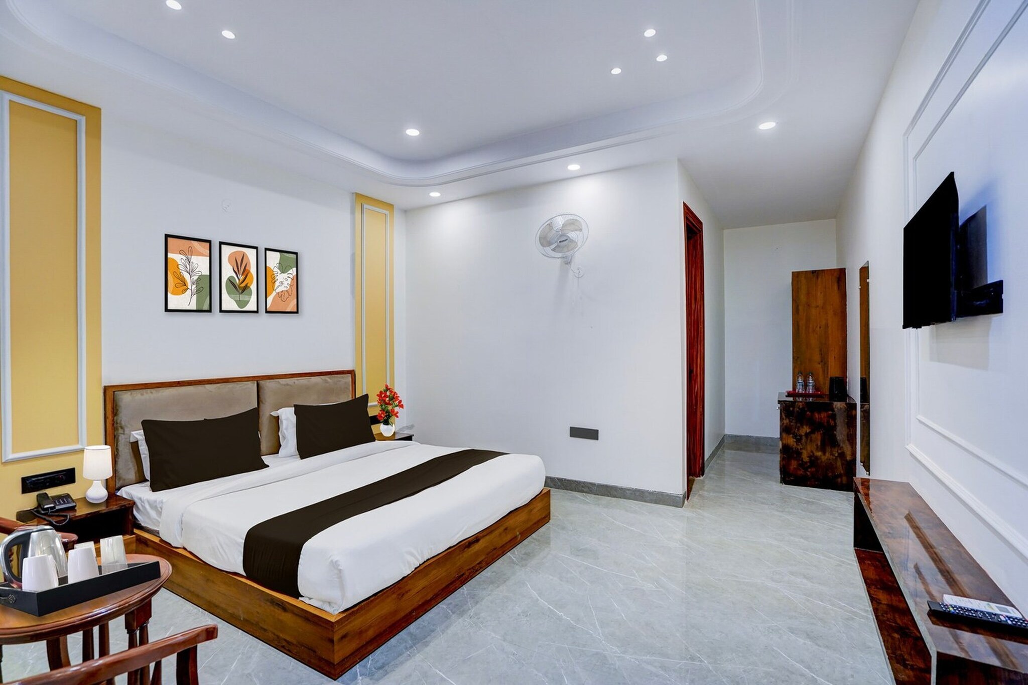 Set within 37 km of Swaminarayan Akshardham and 38 km of Tughlaqabad Fort, Super Hotel O Expo Mart Ansal Golf Link 1 offers rooms with air conditioning and a private bathroom in Greater Noida. With free WiFi, this 2-star hotel offers room service and a 24-hour front desk. The hotel has family rooms.

All guest rooms at the hotel come with a seating area, a flat-screen TV with satellite channels and a private bathroom with free toiletries and a bath or shower. All rooms feature a desk.

Humayun's Tomb is 40 km from Super Hotel O Expo Mart Ansal Golf Link 1, while Pragati Maidan is 41 km from the property. Hindon Airport is 46 km away.

Unmarried couples are warmly welcome at this property.
Guests with local ID proof are warmly welcome.
Early Check-In Policy: A full dayâ€™s room rate will be charged for check-ins before 6:00 AM. 
Complimentary early check-in is available between 6:00 AM and 10:00 AM, subject to room availability.
Check-in is only available to guests aged 18 and above. Please provide a government-issued ID to confirmÂ yourÂ age.
