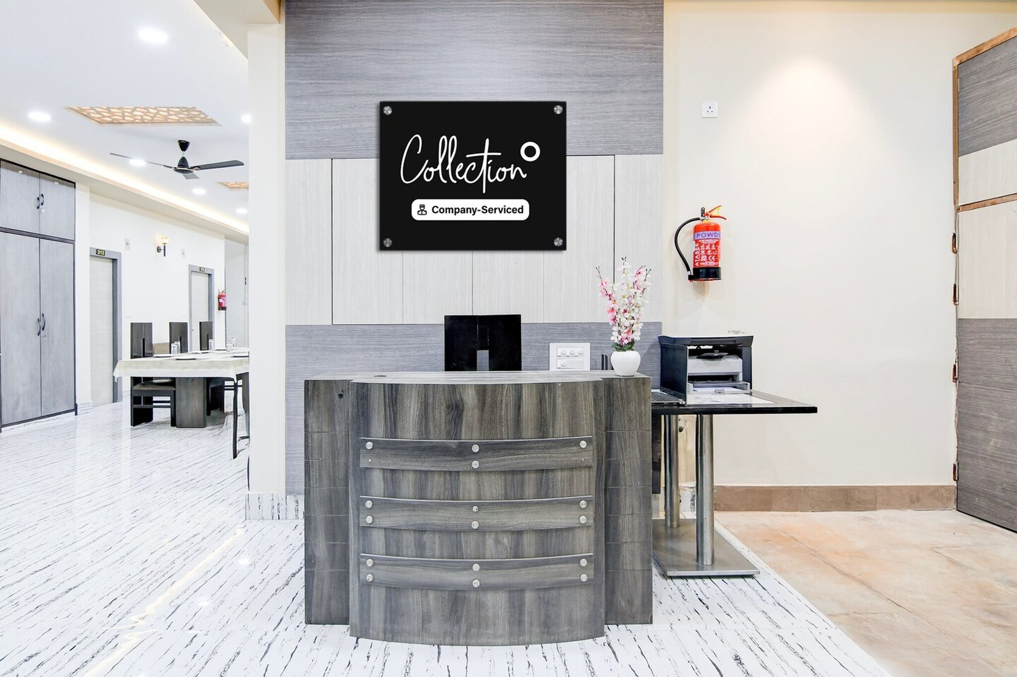 Ground floor: (bedroom(double bed, TV, seating area, air conditioning, Towels incl., telephone, Floor mattress), bathroom(bathtub or shower, shower, washbasin, toilet, shampoo, body soap, hot water), parking, lift)