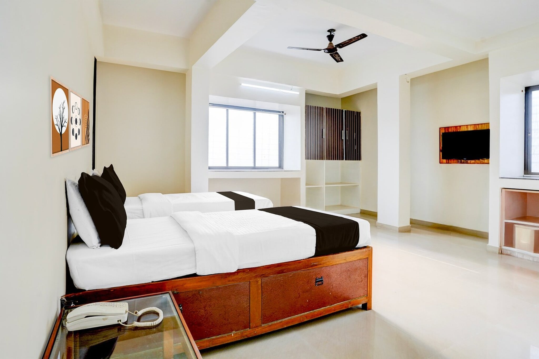 Comfortable Accommodations: Super Hotel O Pachgaon Near Kolhapur Film Institute in Kolhapur offers family rooms with air-conditioning, private bathrooms, work desks, and seating areas. Each room includes free toiletries, a bath or shower, TV, and tiled floors.
Essential Facilities: Guests enjoy free WiFi, a lift, 24-hour front desk, housekeeping service, room service, and luggage storage. The hotel provides continental breakfast and a variety of amenities to ensure a pleasant stay.
Convenient Location: Located 9 km from Kolhapur Airport, the hotel is 5 km from Rankala Lake and Kolhapur Railway Station. Nearby attractions include Jotiba Temple (19 km) and Panhala Fort (25 km).
Unmarried couples are warmly welcome at this property.
Guests with local ID proof are warmly welcome.
Early Check-In Policy: A full day’s room rate will be charged for check-ins before 6:00 AM. Complimentary early check-in is available between 6:00 AM and 10:00 AM, subject to room availability.
Check-in is only available to guests aged 18 and above. Please provide a government-issued ID to confirm your age.