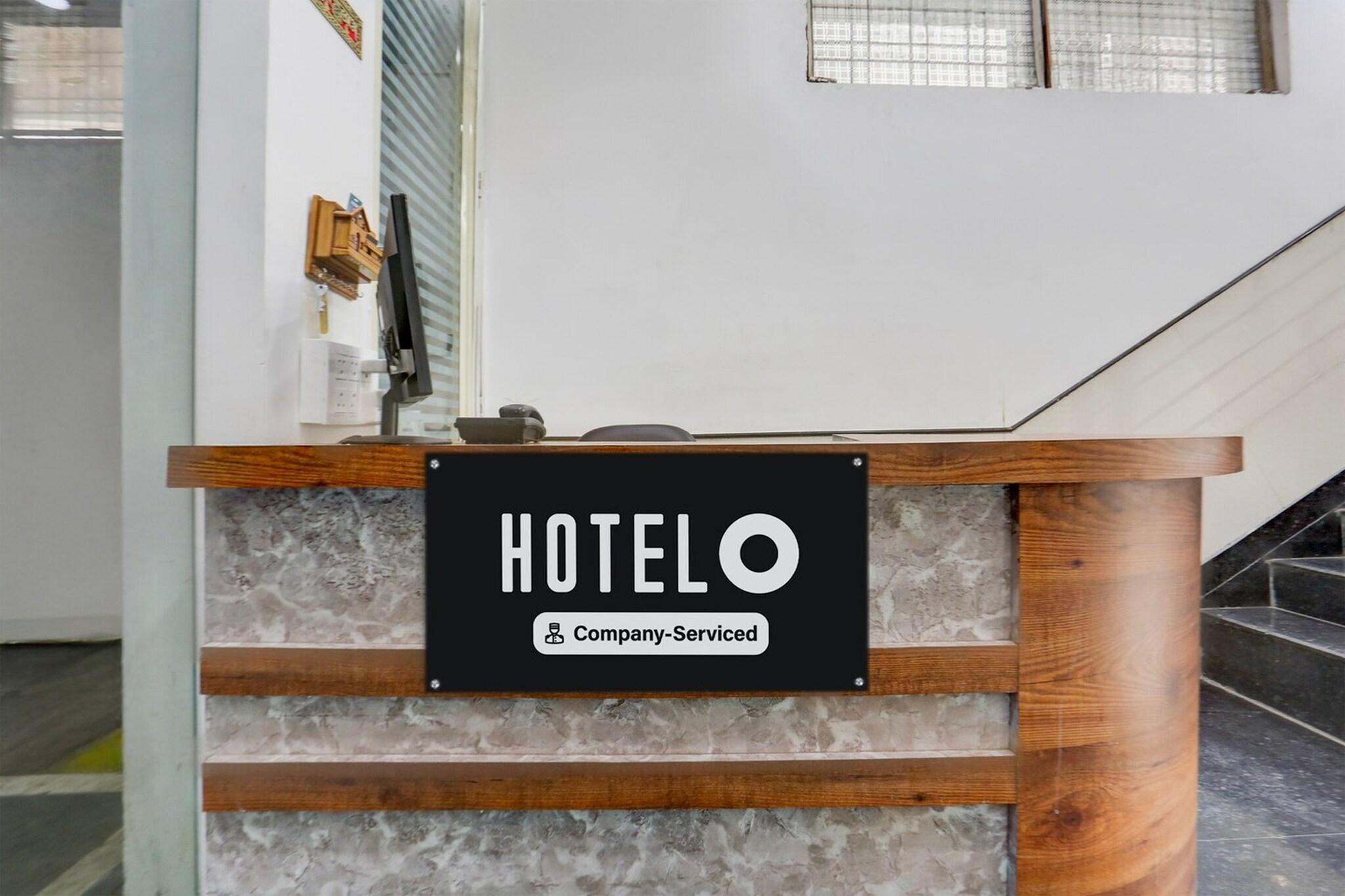 Ground floor: (bedroom(double bed, TV, seating area, air conditioning, Towels incl., telephone, Floor mattress), bathroom(bathtub or shower, shower, washbasin, toilet, shampoo, body soap, hot water), parking)
