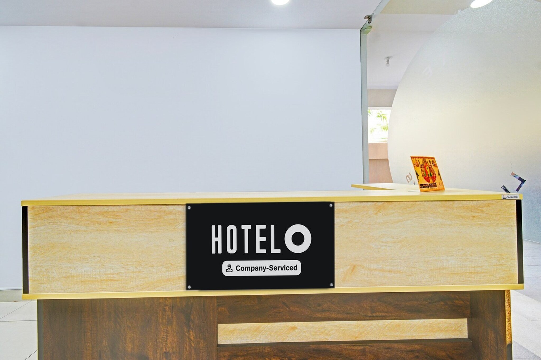 Ground floor: (bedroom(double bed, TV, seating area, air conditioning, Towels incl., Laundry Package incl., telephone), bathroom(bathtub or shower, shower, washbasin, toilet, shampoo, body soap, hot water), parking)