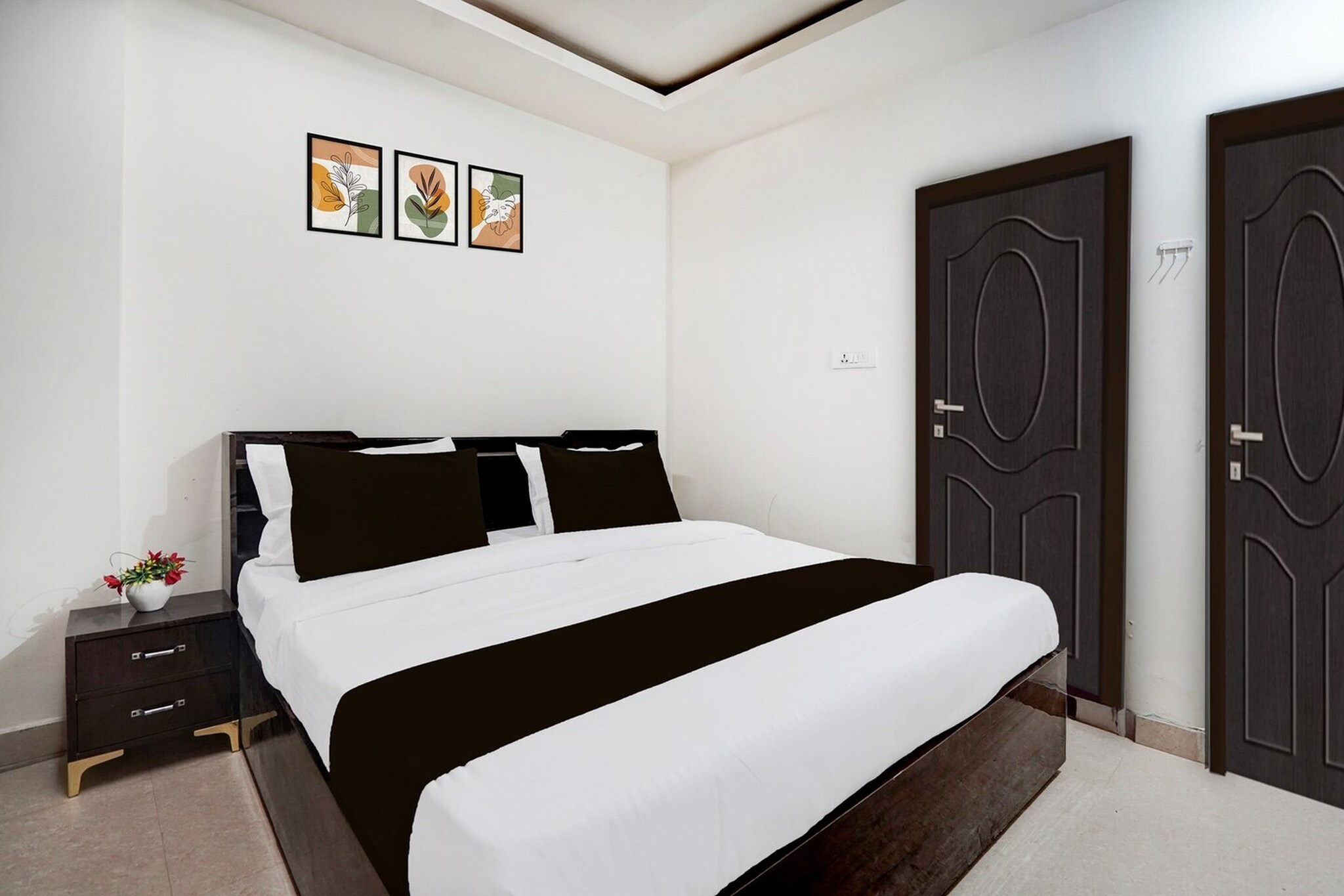 Situated in Neemrana, Rajasthan region, Hotel O Mohalariya Neemrana is set 40 km from Rewari Railway Station. This 3-star hotel offers room service, a 24-hour front desk and free WiFi. The hotel has family rooms.
All rooms at the hotel are fitted with a seating area, a flat-screen TV with satellite channels and a private bathroom with free toiletries and a bath or shower. All units at Hotel O Mohalariya Neemrana have air conditioning and a desk.
Delhi International Airport is 112 km from the property.
Unmarried couples are warmly welcome at this property.
Guests with local ID proof are warmly welcome.
Early Check-In Policy: A full day’s room rate will be charged for check-ins before 6:00 AM. Complimentary early check-in is available between 6:00 AM and 10:00 AM, subject to room availability.
Check-in is only available to guests aged 18 and above. Please provide a government-issued ID to confirm your age.