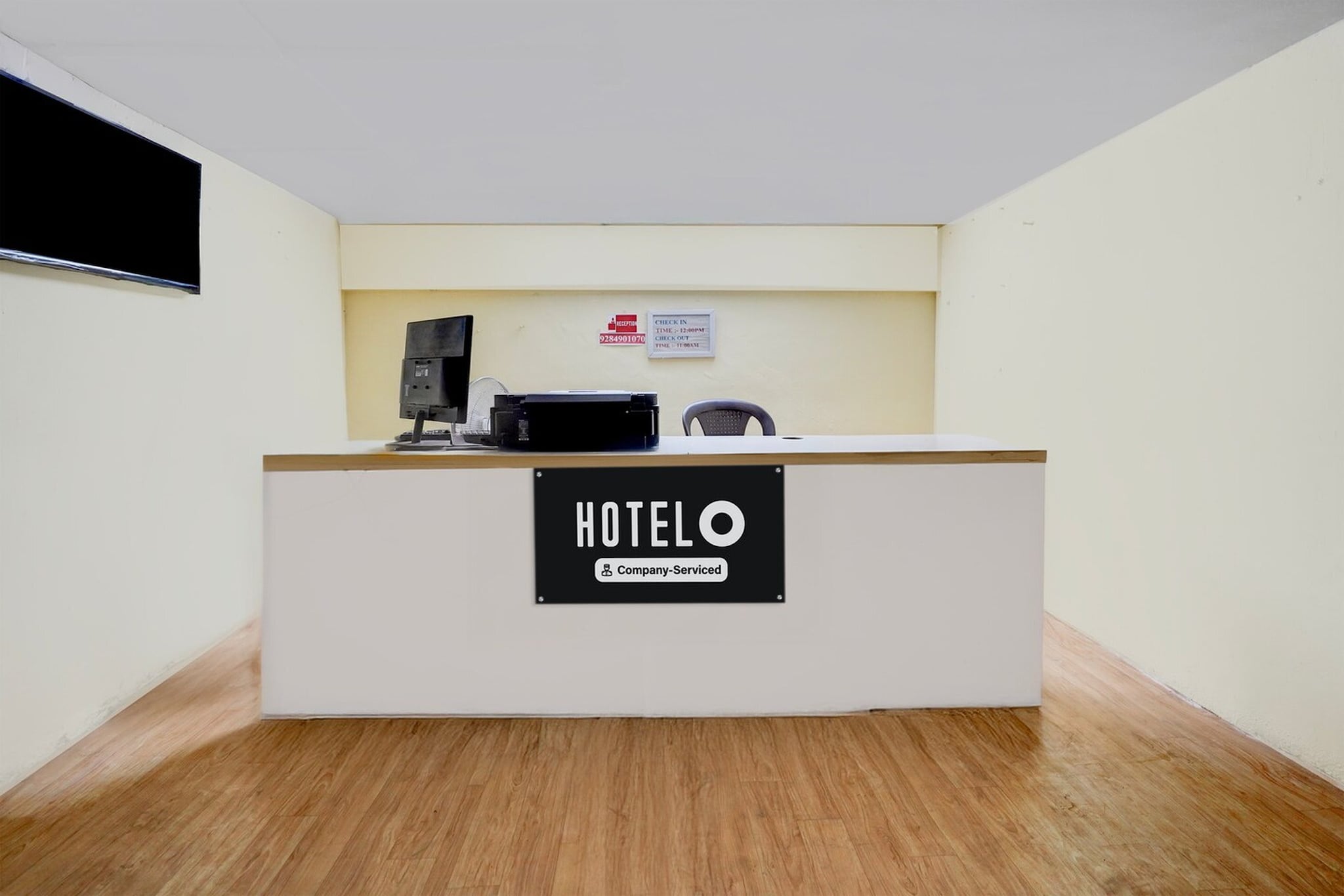 Ground floor: (bedroom(double bed, TV, seating area, air conditioning, telephone), bathroom(bathtub or shower, shower, washbasin, toilet, Towels incl., shampoo, body soap, hot water))