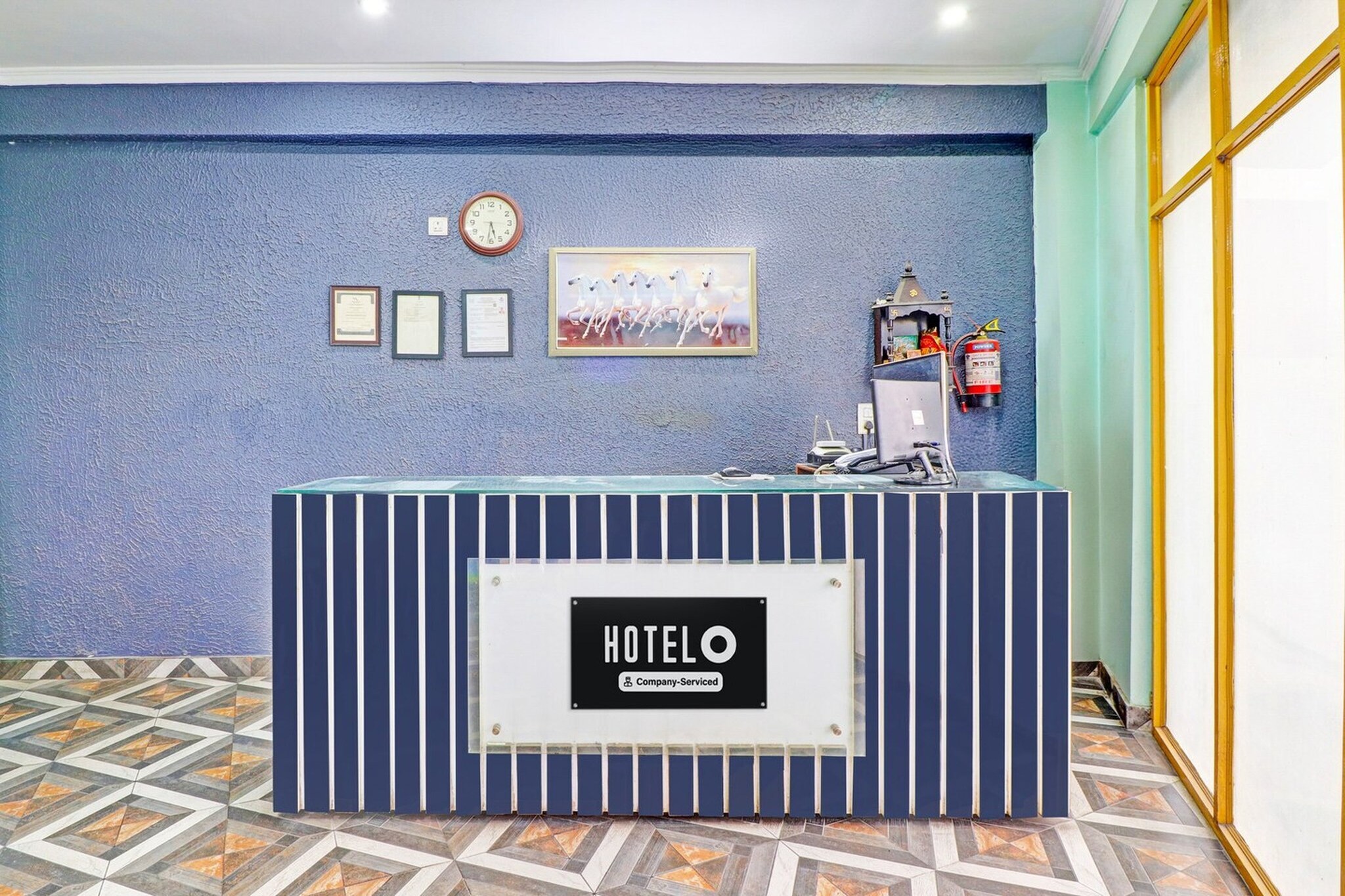 Ground floor: (bedroom(Parking, double bed, TV, seating area, air conditioning, telephone, Floor mattress), bathroom(bathtub or shower, shower, washbasin, toilet, Towels incl., shampoo, body soap, hot water))