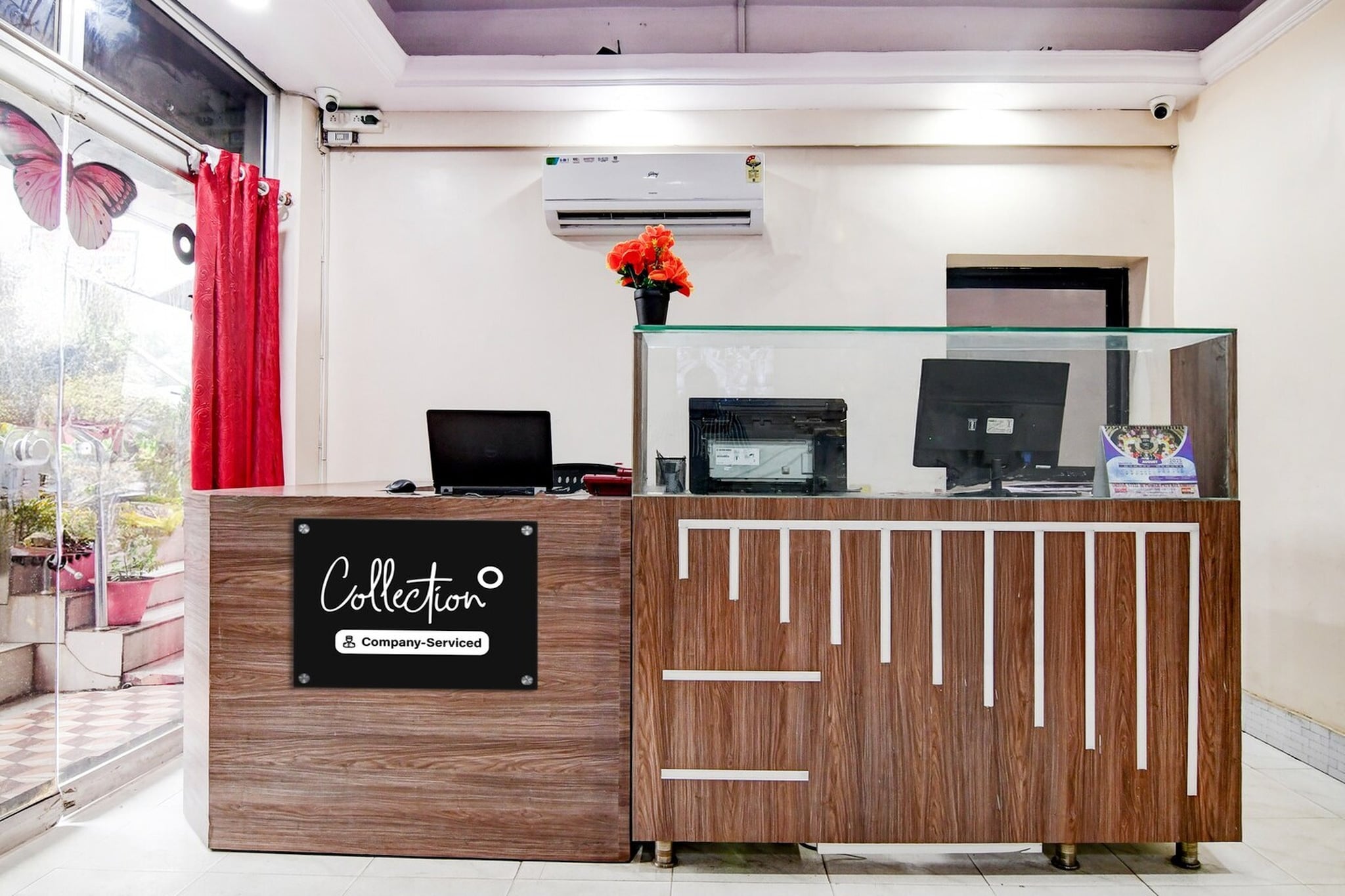 Ground floor: (bedroom(double bed, TV, seating area, air conditioning, telephone), bathroom(bathtub or shower, shower, washbasin, toilet, Towels incl., shampoo, body soap, hot water))