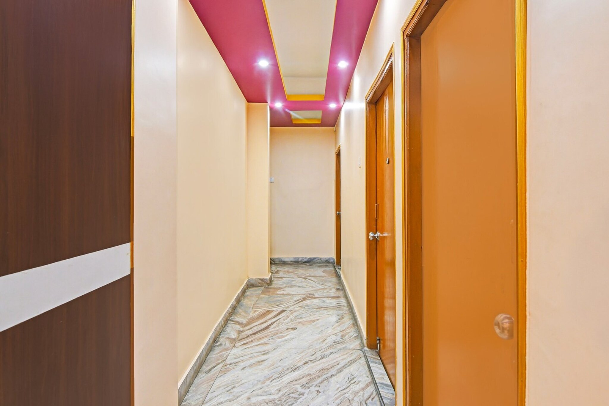 Super Hotel O Rishra Railway Station