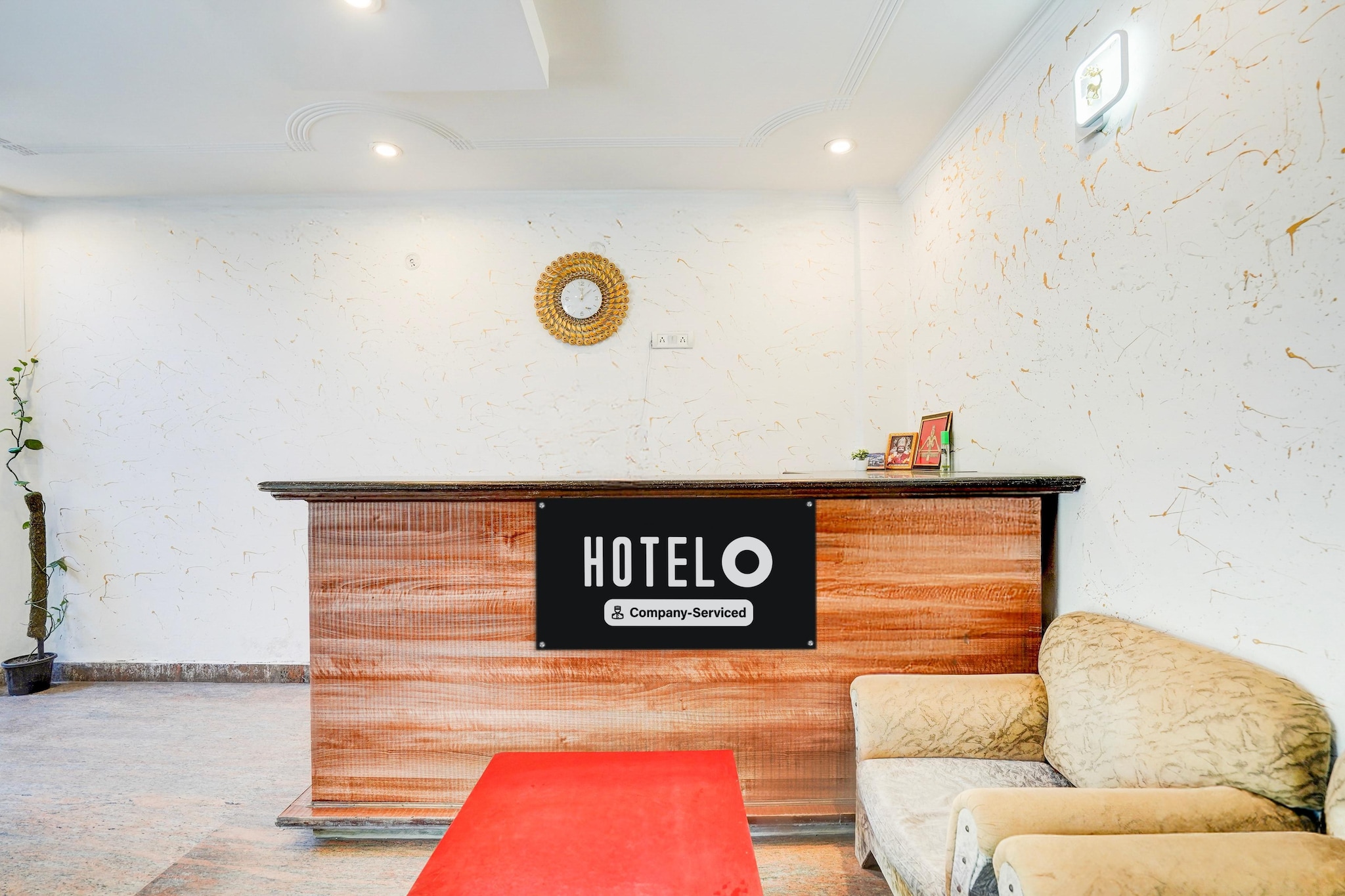 Ground floor: (bedroom(double bed, seating area, air conditioning, telephone), bathroom(bathtub or shower, shower, washbasin, toilet, Towels incl., shampoo, body soap), parking)