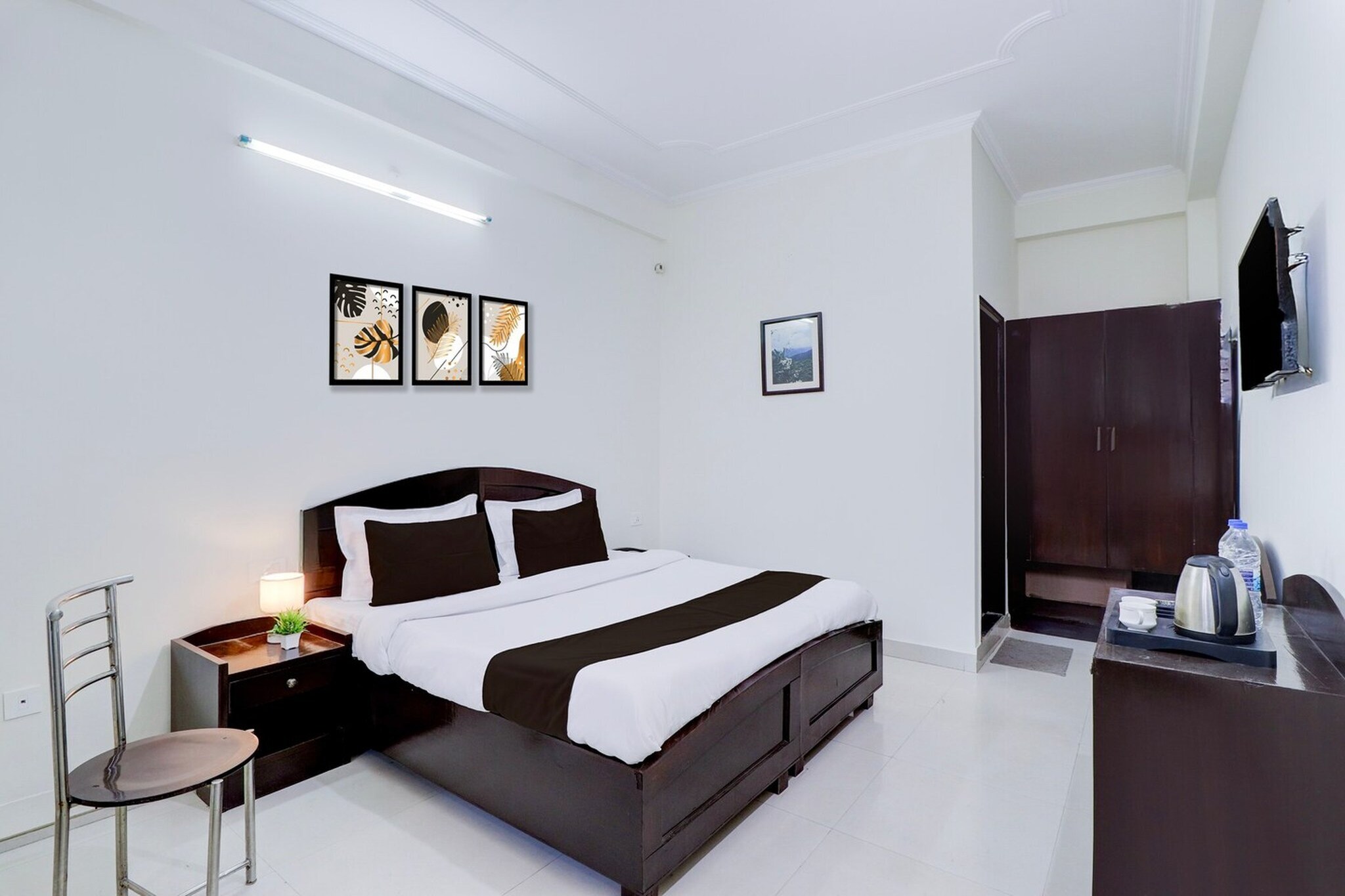 Set within 35 km of Gun Hill Point, Mussorie and 6.6 km of Dehradun Station, Super Hotel O Shimla Bypass Road ISBT Dehradun Formerly Benison Guest House provides rooms in Dehradun. With a restaurant, the 3-star hotel has air-conditioned rooms with free WiFi, each with a private bathroom. The accommodation offers room service, a 24-hour front desk and luggage storage for guests.

At the hotel, all rooms have a desk. All guest rooms at Super Hotel O Shimla Bypass Road ISBT Dehradun Formerly Benison Guest House come with a seating area and a flat-screen TV with satellite channels.

Indian Military Academy is 8 km from the accommodation, while Dehradun Clock Tower is 10 km from the property. Dehradun Airport is 26 km away.

Unmarried couples are warmly welcome at this property.
Guests with local ID proof are warmly welcome.
Early Check-In Policy: A full dayâ€™s room rate will be charged for check-ins before 6:00 AM. Complimentary early check-in is available between 6:00 AM and 10:00 AM, subject to room availability.
Check-in is only available to guests aged 18 and above. Please provide a government-issued ID to confirmÂ yourÂ age.