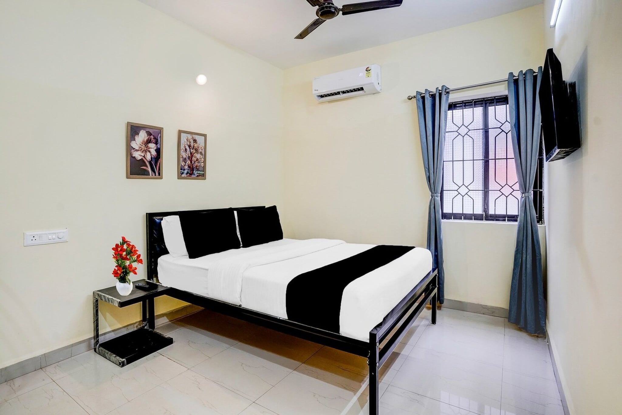 Situated within less than 1 km of Calangute Beach and 9.1 km of Chapora Fort, Super Collection O Calangute Near St Anthony Chapel features rooms with air conditioning and a private bathroom in Calangute. With free WiFi, this 3-star hotel offers room service and a 24-hour front desk. The hotel has family rooms.

All rooms at the hotel are fitted with a seating area, a flat-screen TV with satellite channels and a private bathroom with free toiletries and a bath or shower. The units have a desk.

Thivim railway station is 19 km from Super Collection O Calangute Near St Anthony Chapel, while Basilica Of Bom Jesus is 23 km from the property. Manohar Parrikar International Airport is 26 km away.

Unmarried couples are warmly welcome at this property.
Guests with local ID proof are warmly welcome.
Early Check-In Policy: A full day’s room rate will be charged for check-ins before 6:00 AM. Complimentary early check-in is available between 6:00 AM and 10:00 AM, subject to room availability.
Check-in is only available to guests aged 18 and above. Please provide a government-issued ID to confirm your age.