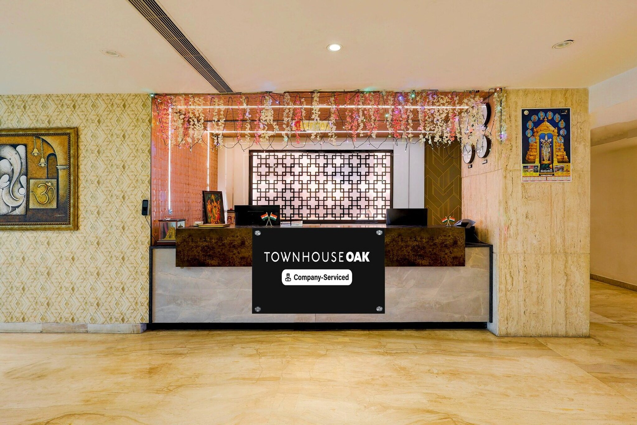 Ground floor: (bedroom(Parking, double bed, TV, seating area, air conditioning, lift, telephone, Floor mattress), bathroom(bathtub or shower, shower, washbasin, toilet, Towels incl., shampoo, body soap, hot water))