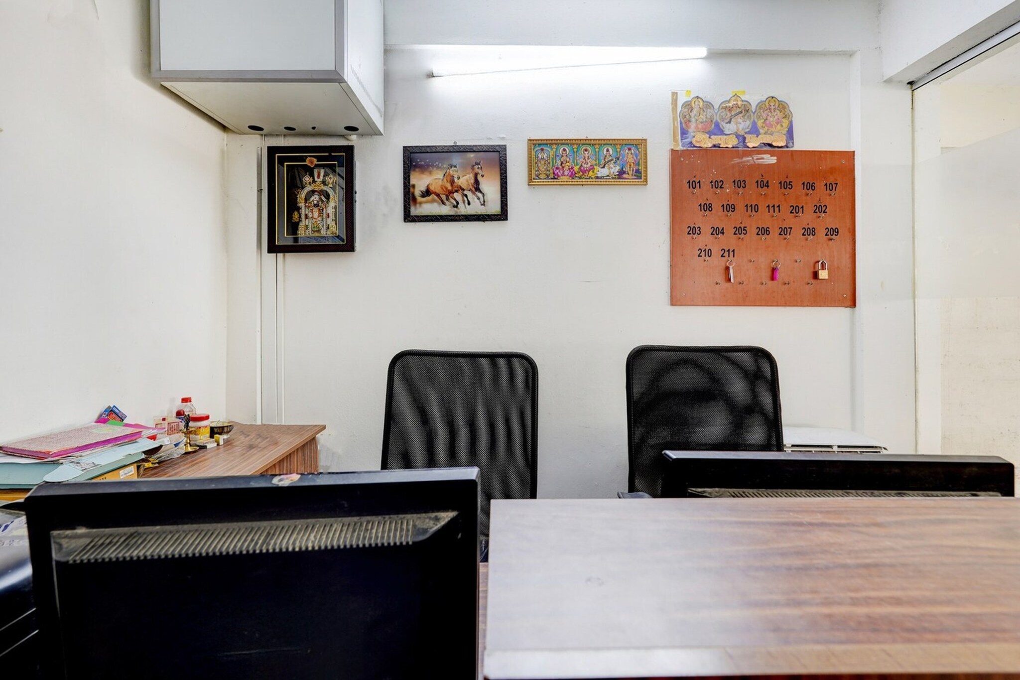 Ground floor: (bedroom(double bed, seating area, air conditioning, telephone), bathroom(bathtub or shower, shower, washbasin, toilet, Towels incl., shampoo, body soap, hot water))