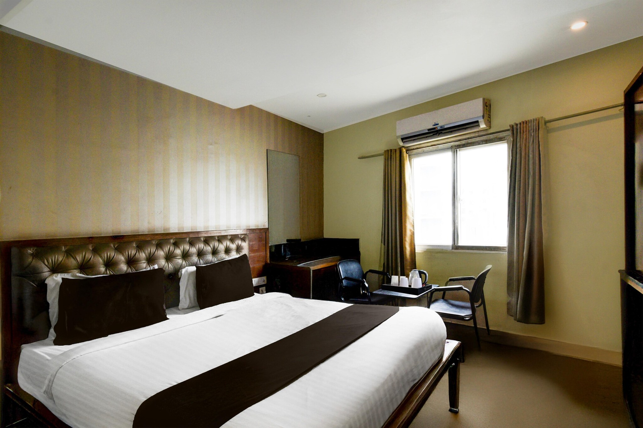 Situated within 10 km of Charminar and 11 km of Mecca Masjid, Townhouse Kothapet Formerly Surabhi Elite features rooms with air conditioning and a private bathroom in Hyderabad. Among the facilities of this property are a restaurant, room service and a 24-hour front desk, along with free WiFi throughout the property. Guests can make use of a bar.
The rooms at the hotel are fitted with a seating area, a flat-screen TV with satellite channels and a private bathroom with free toiletries and a bath or shower. Guest rooms have a desk.
Guests at Townhouse Kothapet Formerly Surabhi Elite can enjoy a continental breakfast.
Chowmahalla Palace is 11 km from the accommodation. Rajiv Gandhi International Airport is 22 km away.
Unmarried couples are warmly welcome at this property.
Guests with local ID proof are warmly welcome.
Early Check-In Policy: A full day’s room rate will be charged for check-ins before 6:00 AM. Complimentary early check-in is available between 6:00 AM and 10:00 AM, subject to room availability.
Check-in is only available to guests aged 18 and above. Please provide a government-issued ID to confirm your age.