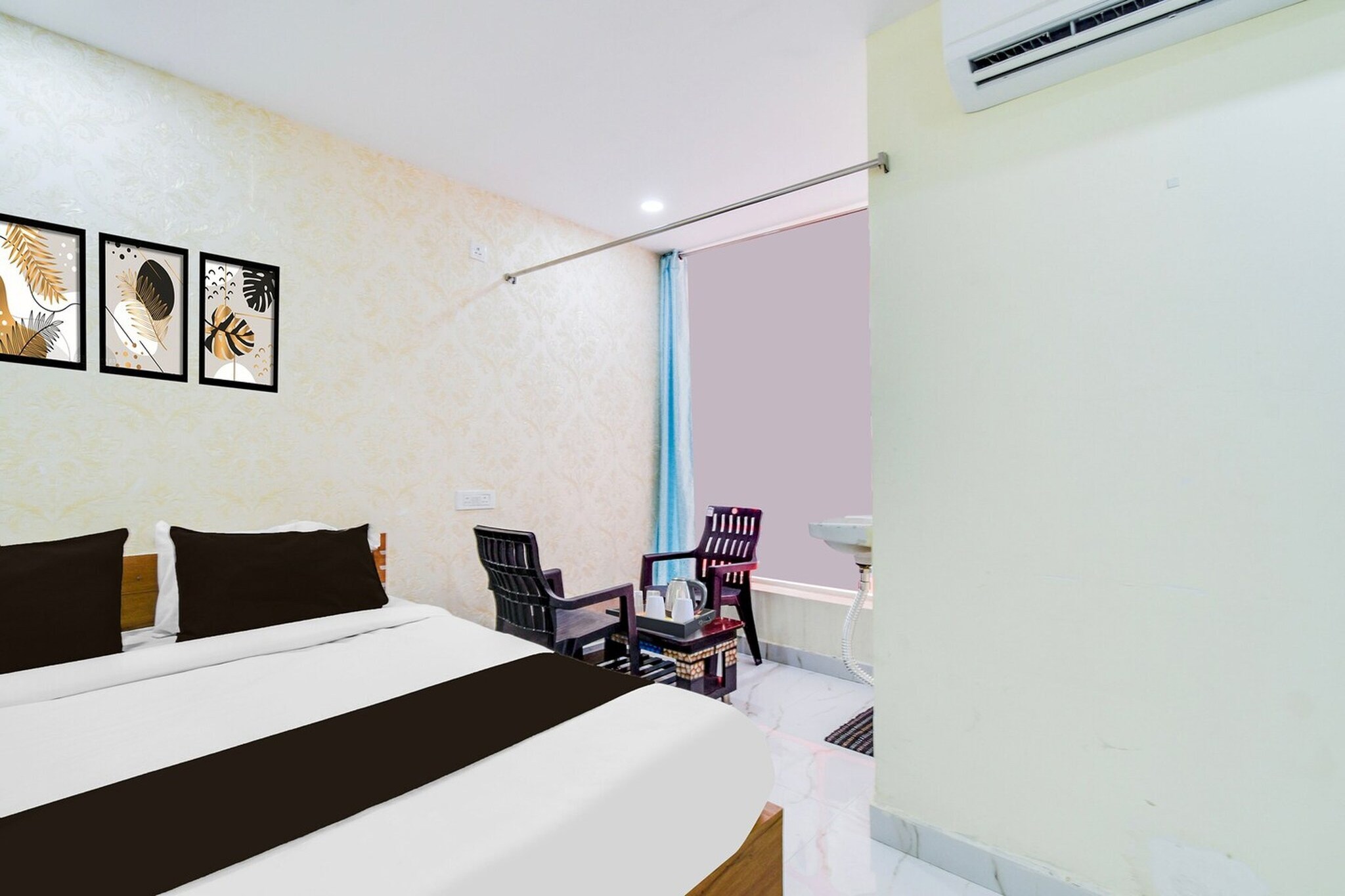 Comfortable Accommodation: Hotel O Nadargul Hotel JJ Grand Luxury Rooms Oyo in Hyderabad offers 3-star comfort with free WiFi throughout the property. Guests enjoy air-conditioning, private bathrooms, work desks, and free toiletries.
Convenient Facilities: The hotel features a lift, 24-hour front desk, family rooms, and room service. Additional amenities include a TV, dressing room, and shower facilities.
Prime Location: Located 14 km from Rajiv Gandhi International Airport, the hotel is close to attractions such as Mecca Masjid (13 km), Charminar (14 km), and Hussain Sagar Lake (23 km).
Unmarried couples are warmly welcome at this property.
Guests with local ID proof are warmly welcome.
Early Check-In Policy: A full day’s room rate will be charged for check-ins before 6:00 AM. Complimentary early check-in is available between 6:00 AM and 10:00 AM, subject to room availability.
Check-in is only available to guests aged 18 and above. Please provide a government-issued ID to confirm your age.