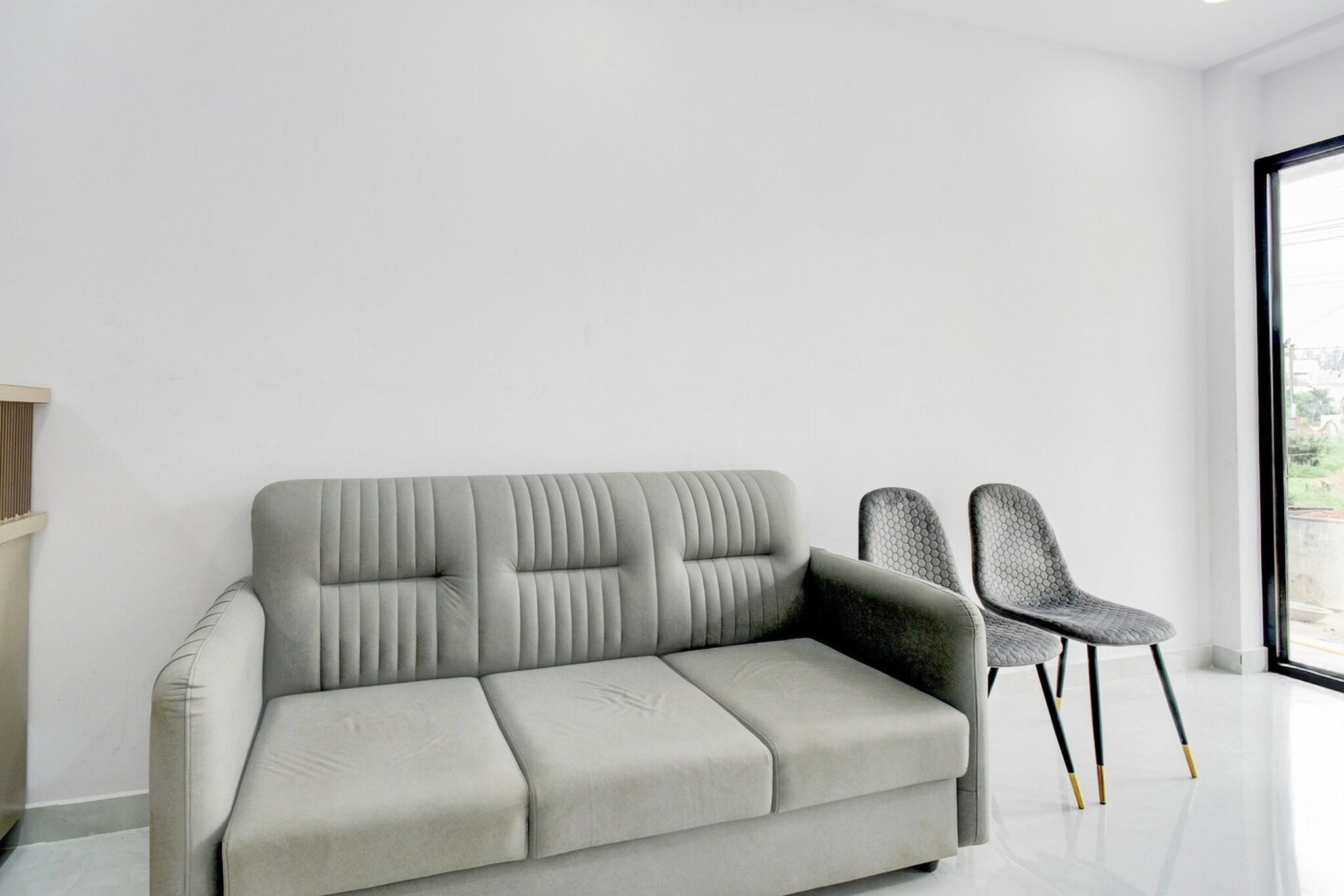 Ground floor: (bedroom(double bed, TV, seating area, air conditioning, Towels incl., telephone), bathroom(bathtub or shower, shower, washbasin, toilet, shampoo, body soap, hot water))
