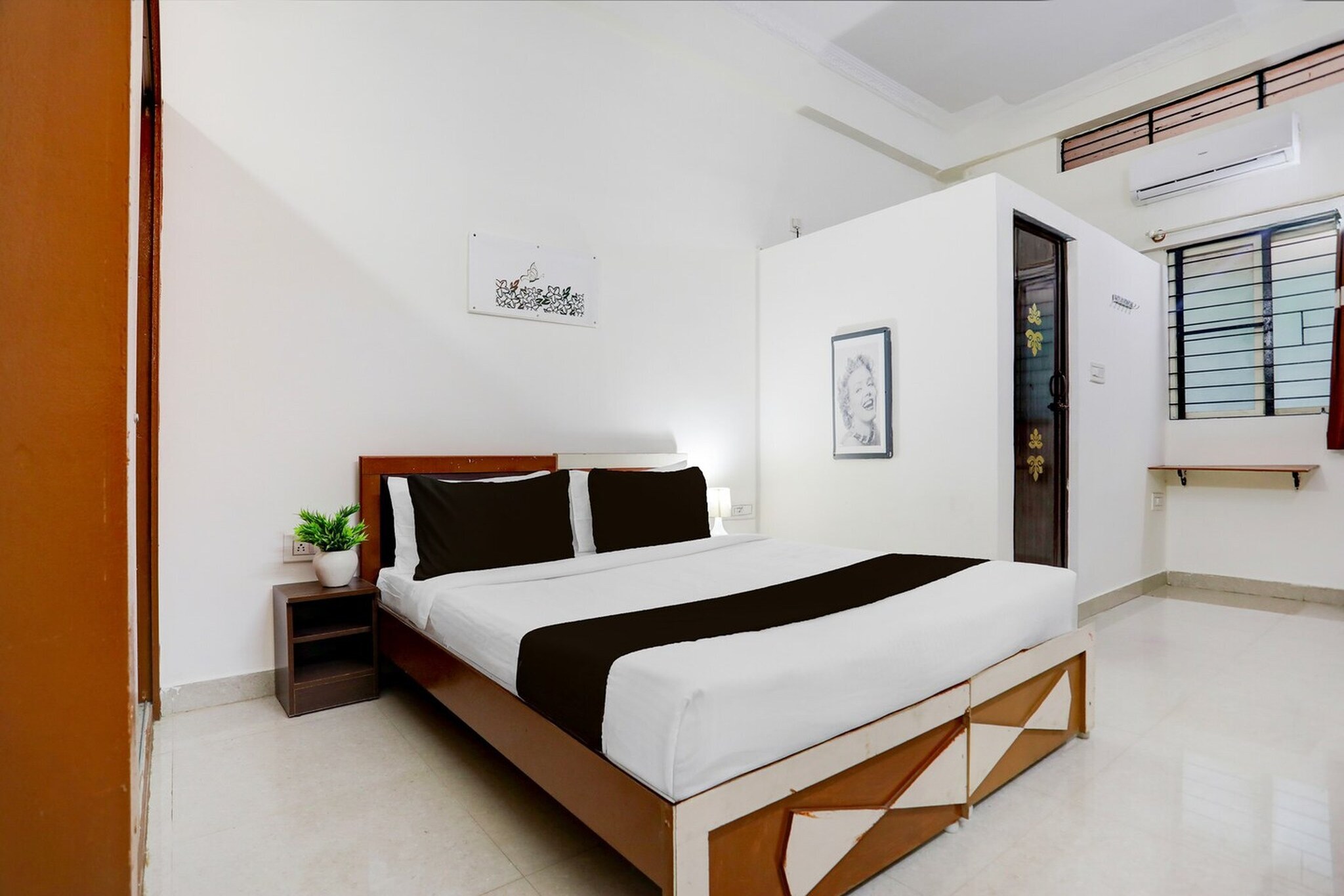 Collection O Channasandra Near Bus Stop is offering accommodation in Bangalore. Among the facilities at this property are a shared lounge and room service, along with free WiFi throughout the property. The hotel has family rooms.
All guest rooms at the hotel come with a seating area, a flat-screen TV with satellite channels and a private bathroom with free toiletries and a bath or shower. The units at Collection O Channasandra Near Bus Stop feature air conditioning and a desk.
Speaking English and Hindi at the reception, staff are ready to help around the clock.
Kempegowda Airport is 37.4 from the property
Unmarried couples are warmly welcome at this property.
Guests with local ID proof are warmly welcome.
Early Check-In Policy: A full day’s room rate will be charged for check-ins before 6:00 AM. Complimentary early check-in is available between 6:00 AM and 10:00 AM, subject to room availability.
Check-in is only available to guests aged 18 and above. Please provide a government-issued ID to confirm your age.