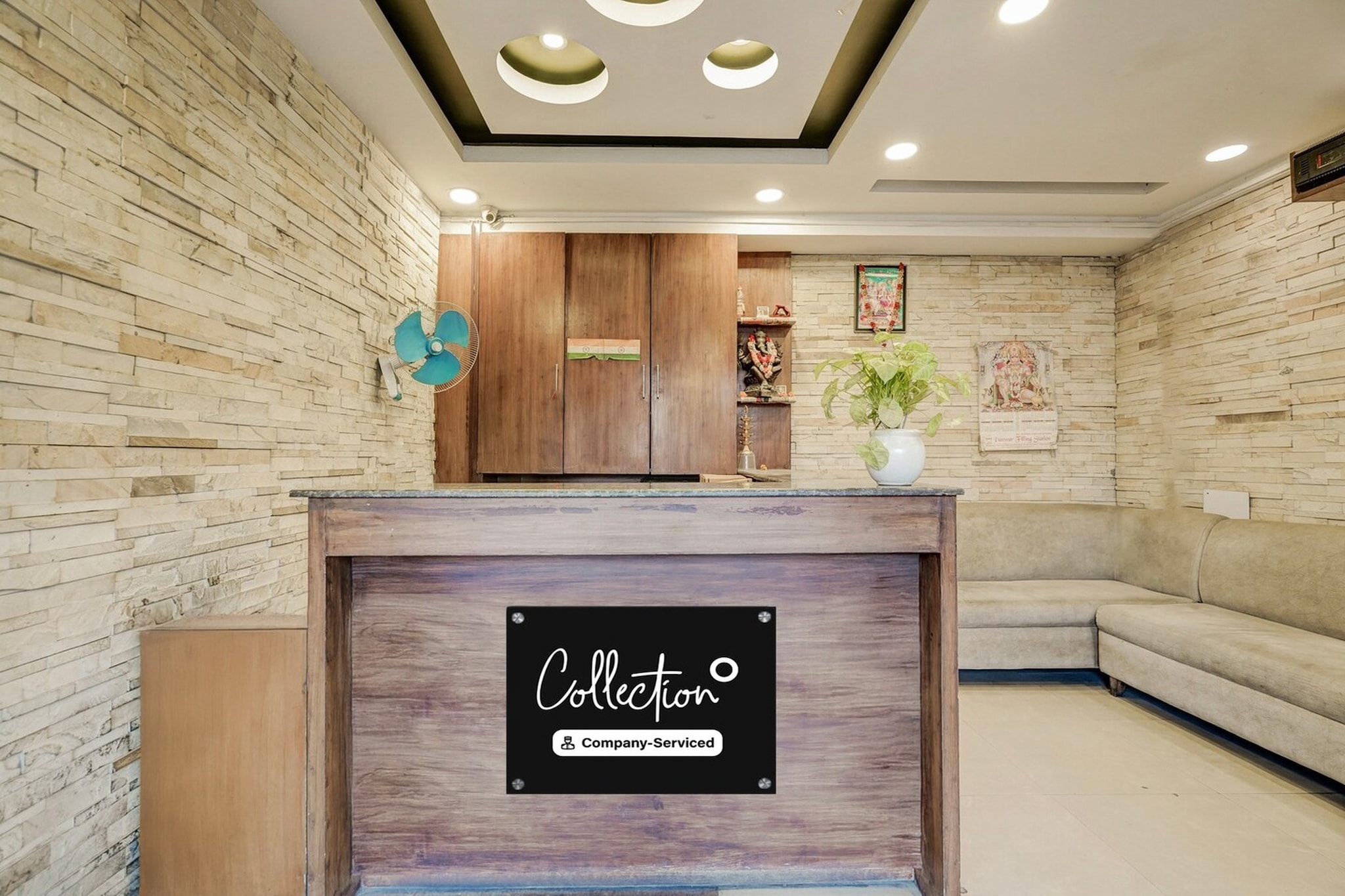 Ground floor: (bedroom(double bed, TV, seating area, air conditioning, Towels incl., telephone), bathroom(bathtub or shower, shower, washbasin, toilet, shampoo, body soap, hot water), Parking, lift, Laundry Package for a fee)