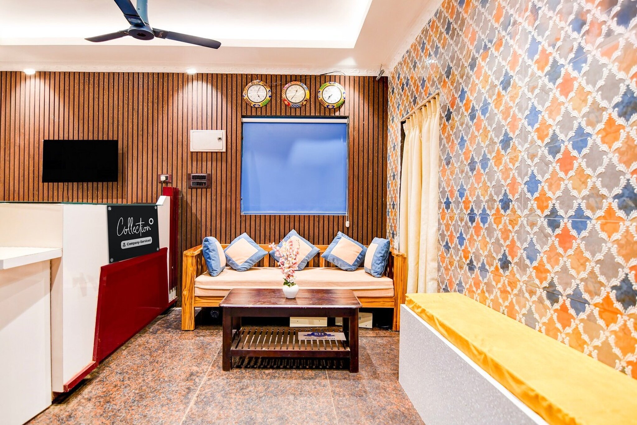 Ground floor: (bedroom(double bed, TV, seating area, air conditioning, Towels incl., telephone), bathroom(bathtub or shower, shower, washbasin, toilet, shampoo, body soap, hot water), Parking, lift)