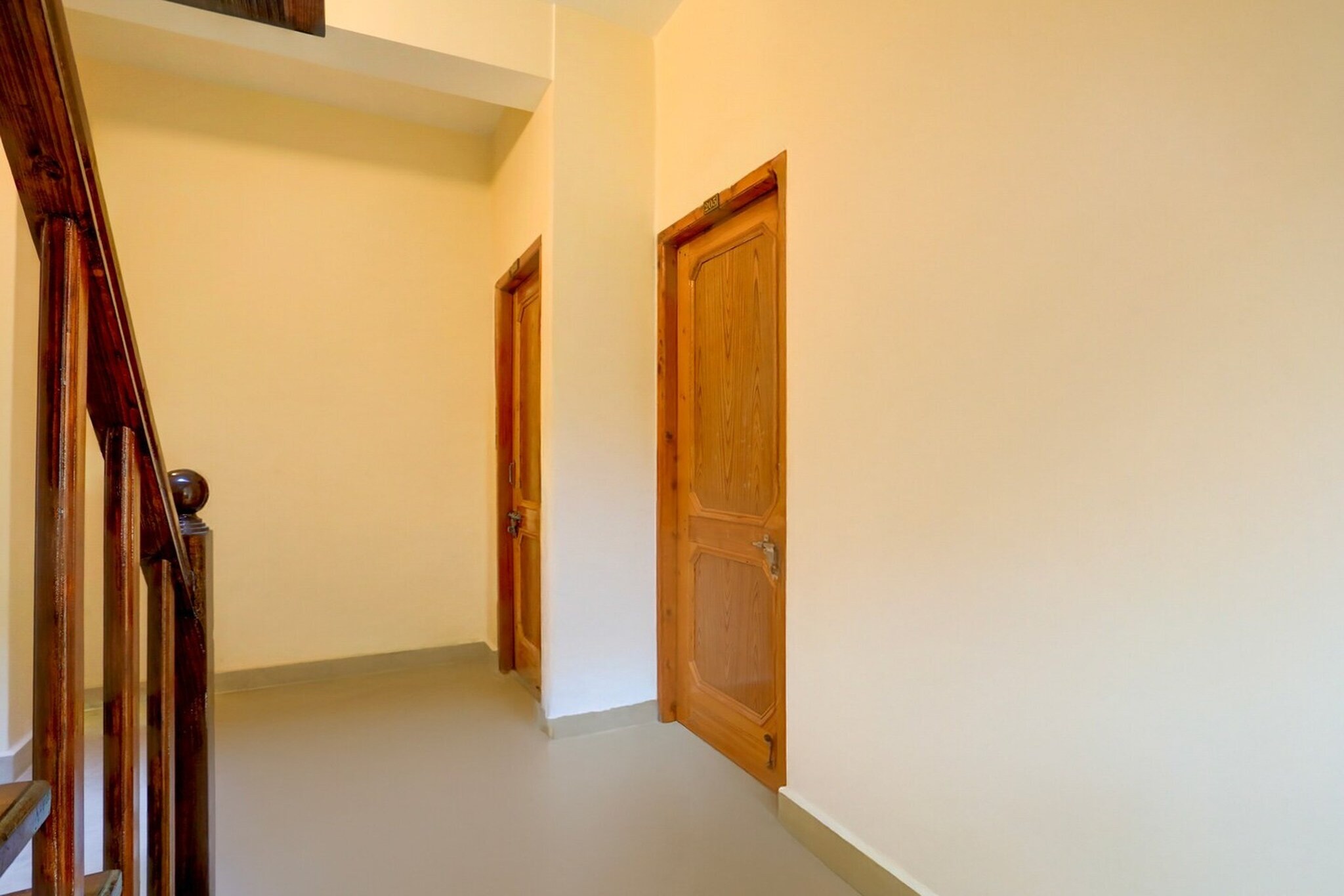 Ground floor: (bedroom(double bed, TV, seating area, air conditioning, Towels incl., telephone), bathroom(bathtub or shower, shower, washbasin, toilet, shampoo, body soap, hot water), Parking, lift)