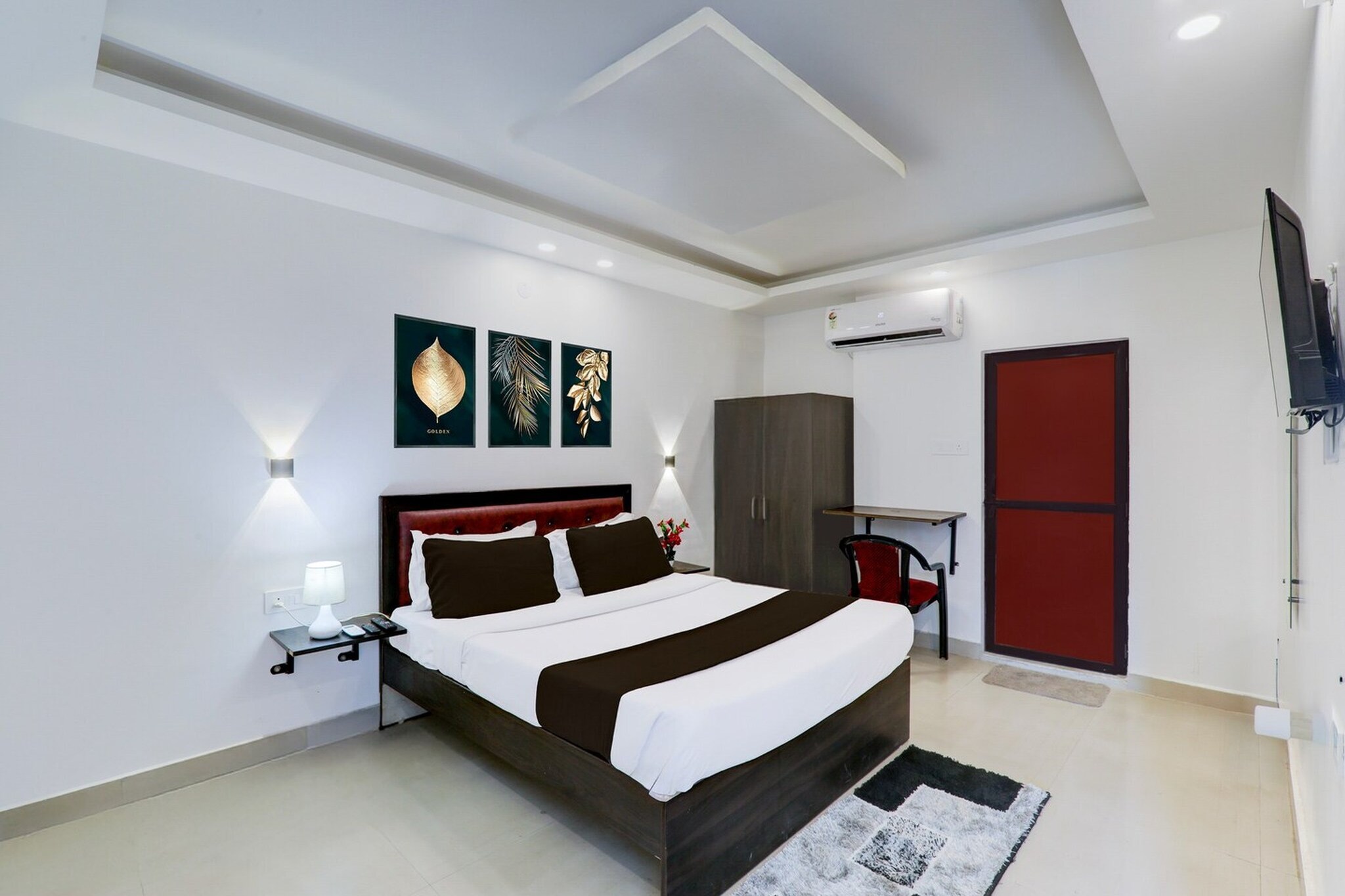 Hotel O Deva Road Chinhat Formerly 24 Stays is set in Chinhat, 15 km from Lucknow University and 6.3 km from Indira Gandhi Pratishthan. With a shared lounge, the 4-star hotel has air-conditioned rooms with free WiFi, each with a private bathroom. The accommodation offers room service, a 24-hour front desk and luggage storage for guests.

The units at the hotel come with a seating area and a flat-screen TV with satellite channels. All rooms feature a desk.

Ambedkar Park is 11 km from Hotel O Deva Road Chinhat Formerly 24 Stays, while KD Singh Stadium is 14 km away. Chaudhary Charan Singh International Airport is 25 km from the property.

Unmarried couples are warmly welcome at this property.
Early Check-In Policy: A full dayâ€™s room rate will be charged for check-ins before 6:00 AM. Complimentary early check-in is available between 6:00 AM and 10:00 AM, subject to room availability.
Check-in is only available to guests aged 18 and above. Please provide a government-issued ID to confirmÂ yourÂ age.