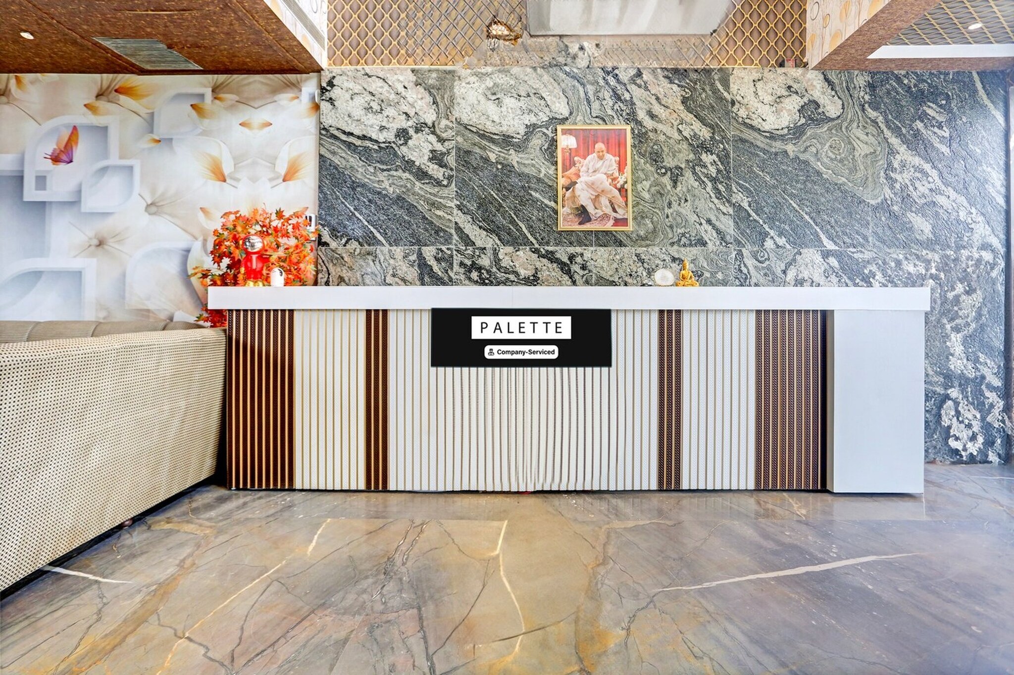 Ground floor: (bedroom(double bed, TV, seating area, air conditioning, Towels incl., telephone), bathroom(bathtub or shower, shower, washbasin, toilet, shampoo, body soap, hot water), Parking, lift)