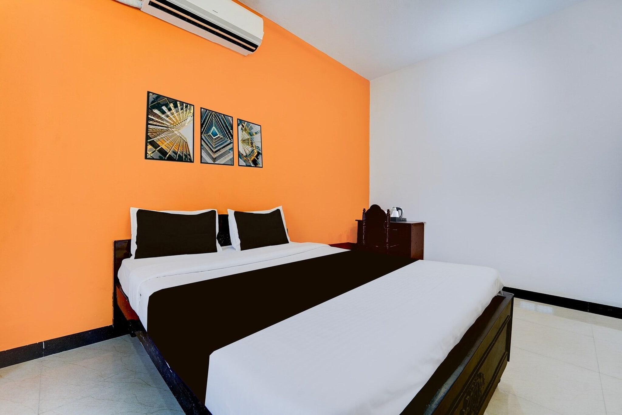 Affordable hotels at prime location.

Unmarried couples are warmly welcome at this property.
Guests with local ID proof are warmly welcome.
Early Check-In Policy: A full day’s room rate will be charged for check-ins before 6:00 AM. Complimentary early check-in is available between 6:00 AM and 10:00 AM, subject to room availability.

Check-in is only available to guests aged 18 and above. Please provide a government-issued ID to confirm your age.