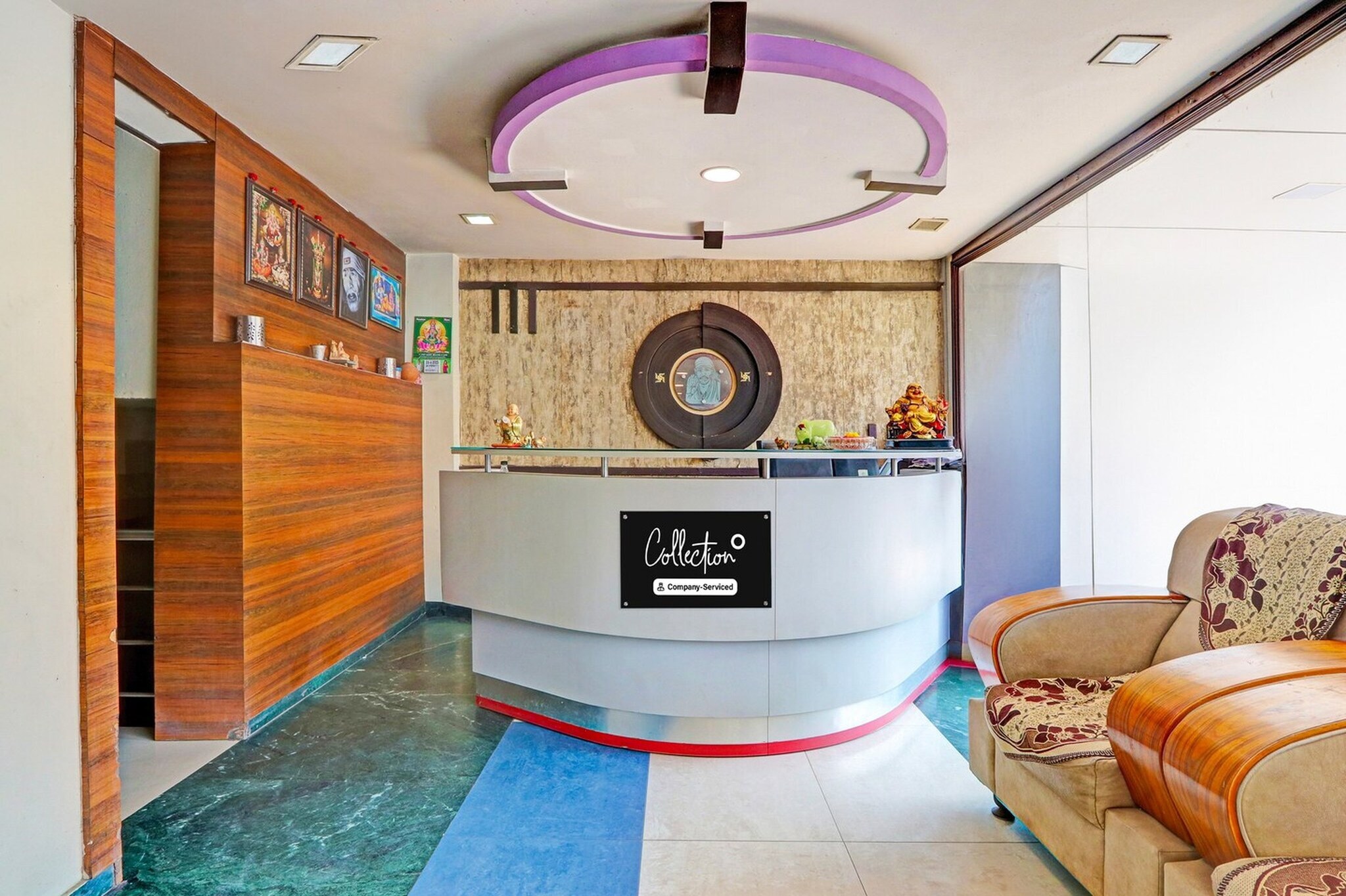Ground floor: (bedroom(double bed, TV, seating area, air conditioning, Towels incl., telephone, Floor mattress), bathroom(bathtub or shower, shower, washbasin, toilet, shampoo, body soap, hot water), parking, lift)