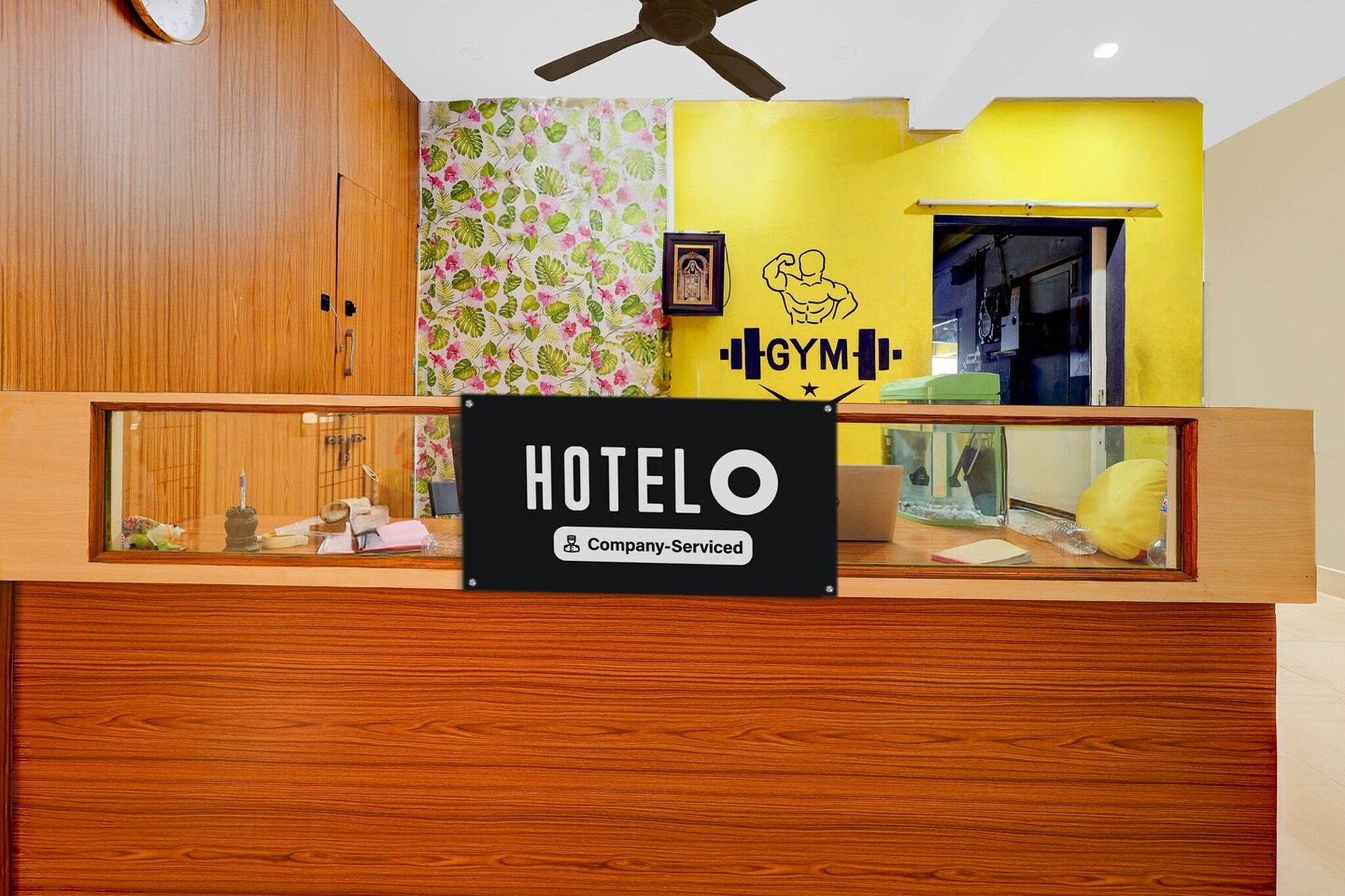 Ground floor: (bedroom(double bed, TV, seating area, air conditioning, Towels incl., telephone), bathroom(bathtub or shower, shower, washbasin, toilet, shampoo, body soap, hot water), Parking, lift)