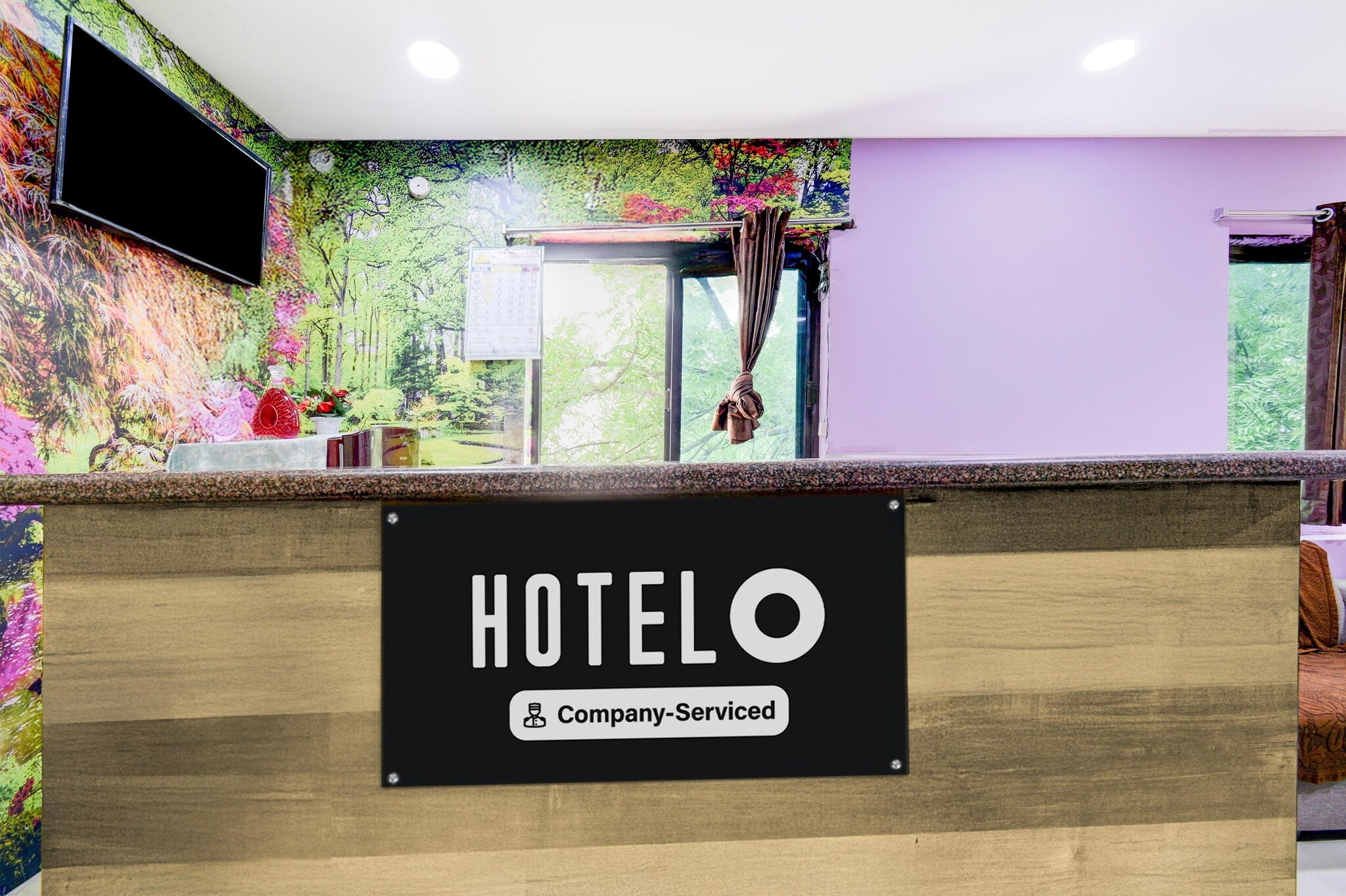 Ground floor: (bedroom(double bed, TV, seating area, air conditioning, lift, telephone), bathroom(bathtub or shower, shower, washbasin, toilet, Towels incl., shampoo, body soap, hot water), parking)