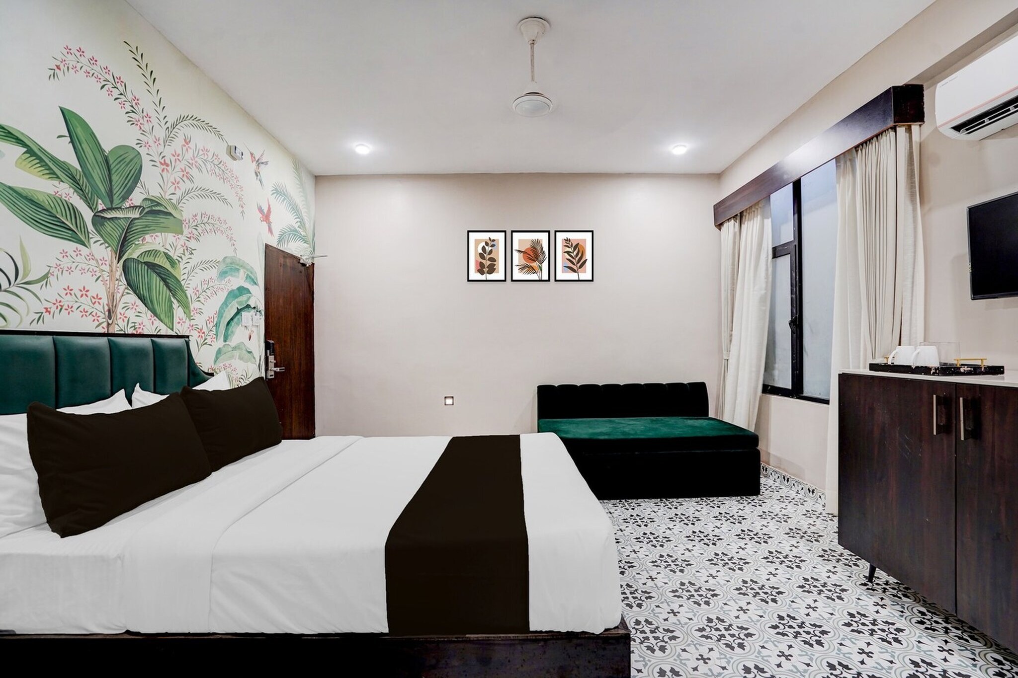 Affordable hotels at prime location.
Unmarried couples are warmly welcome at this property.
Guests with local ID proof are warmly welcome.
Early Check-In Policy: A full day’s room rate will be charged for check-ins before 6:00 AM. Complimentary early check-in is available between 6:00 AM and 10:00 AM, subject to room availability.
Check-in is only available to guests aged 18 and above. Please provide a government-issued ID to confirm your age.