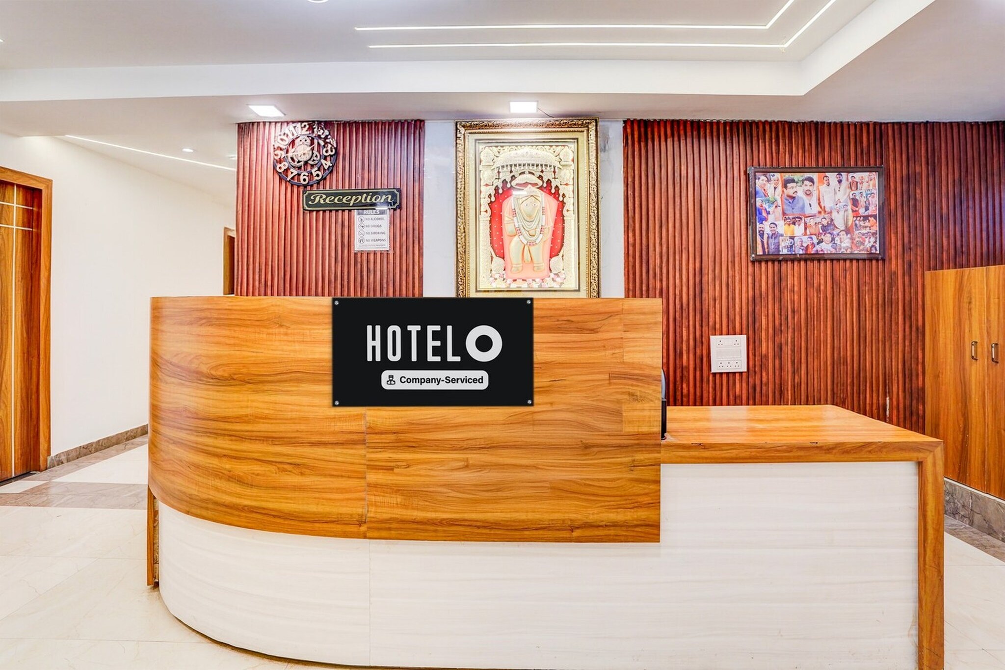 Ground floor: (bedroom(double bed, TV, seating area, air conditioning, telephone), bathroom(bathtub or shower, shower, washbasin, toilet, Towels incl., shampoo, body soap, hot water), parking)