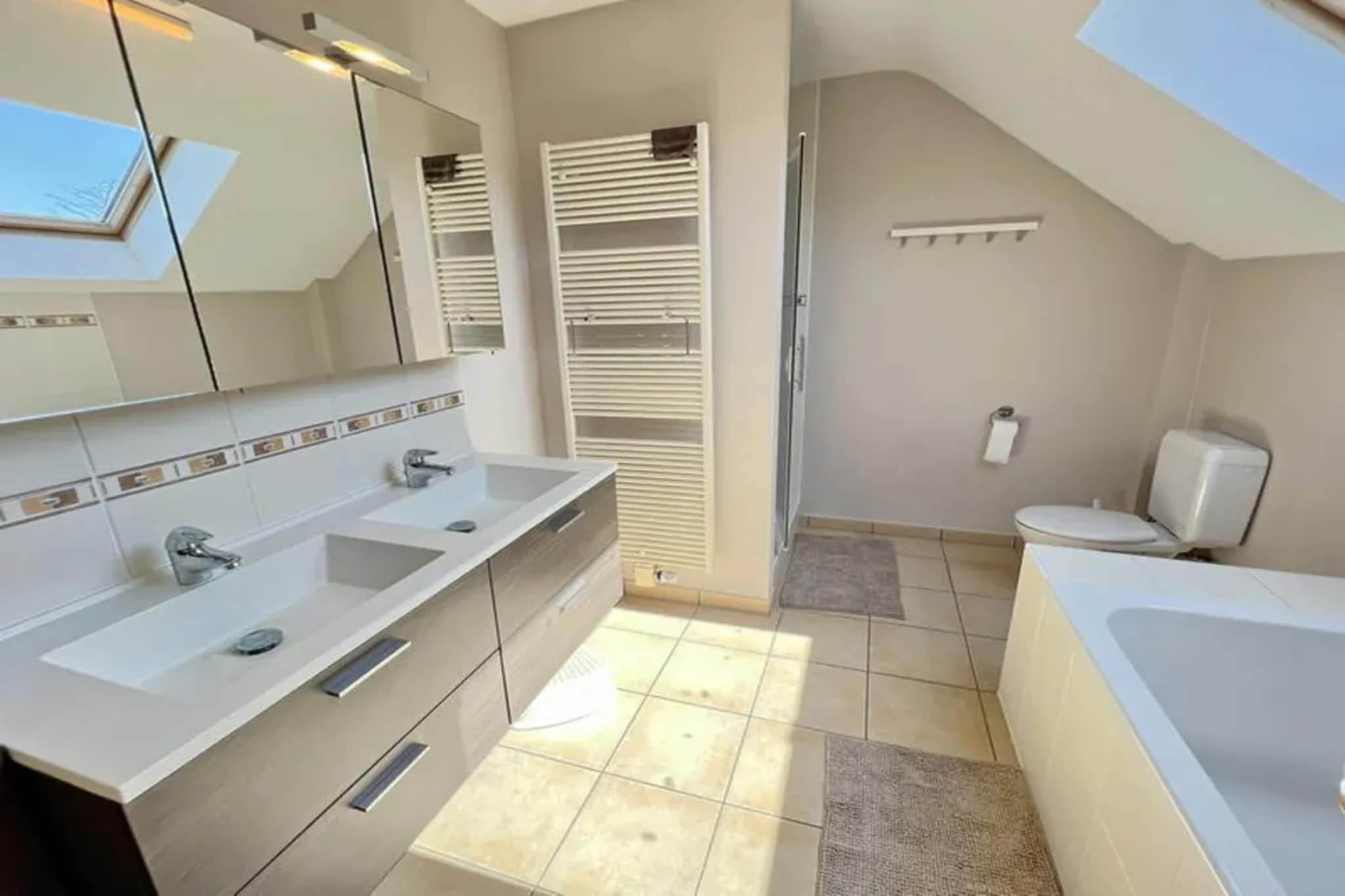 VILLA MARIE FRANCINNE-Bathroom