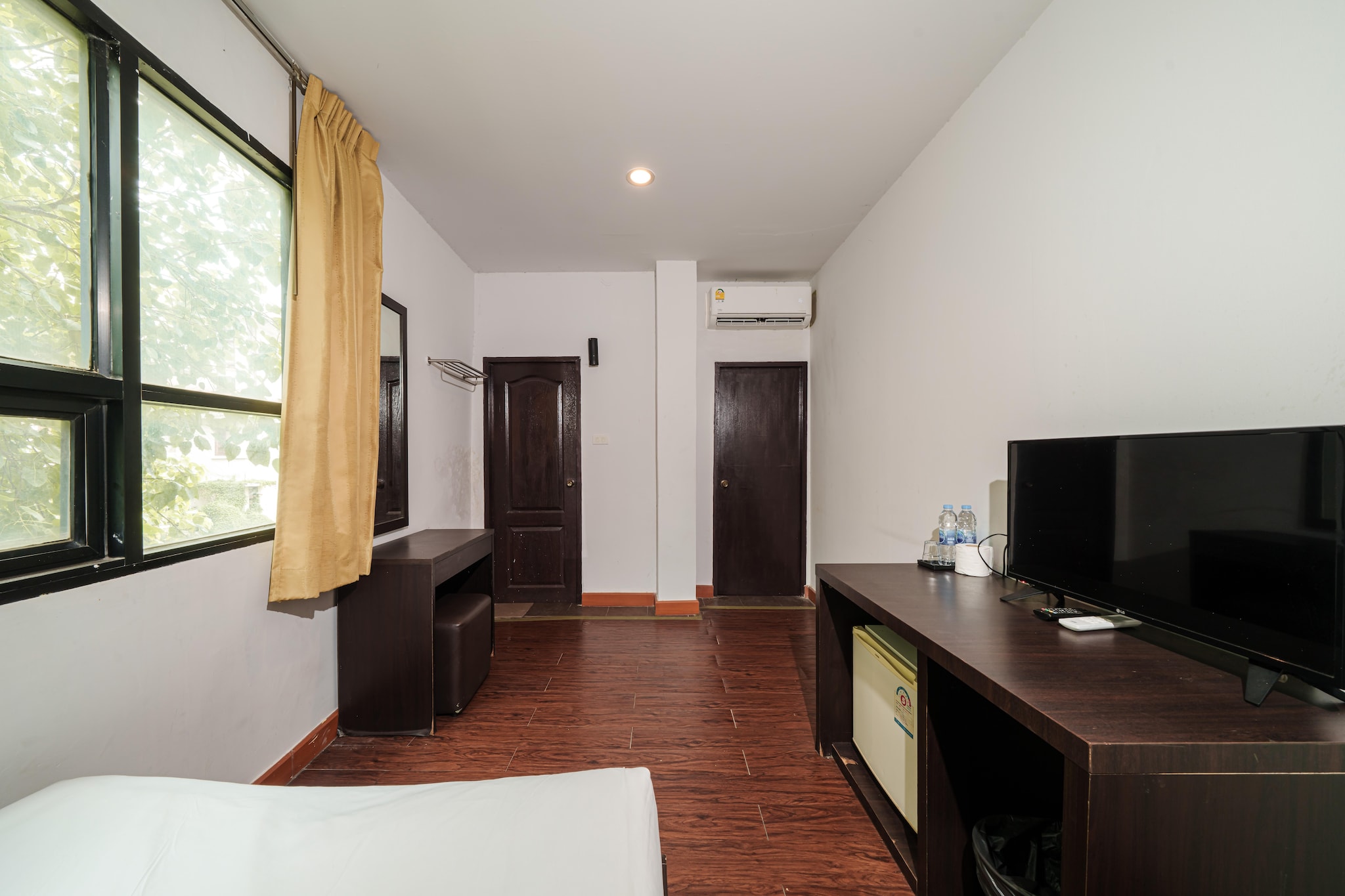 Chic Solo Getaway | Deluxe Comfort Near Old Town