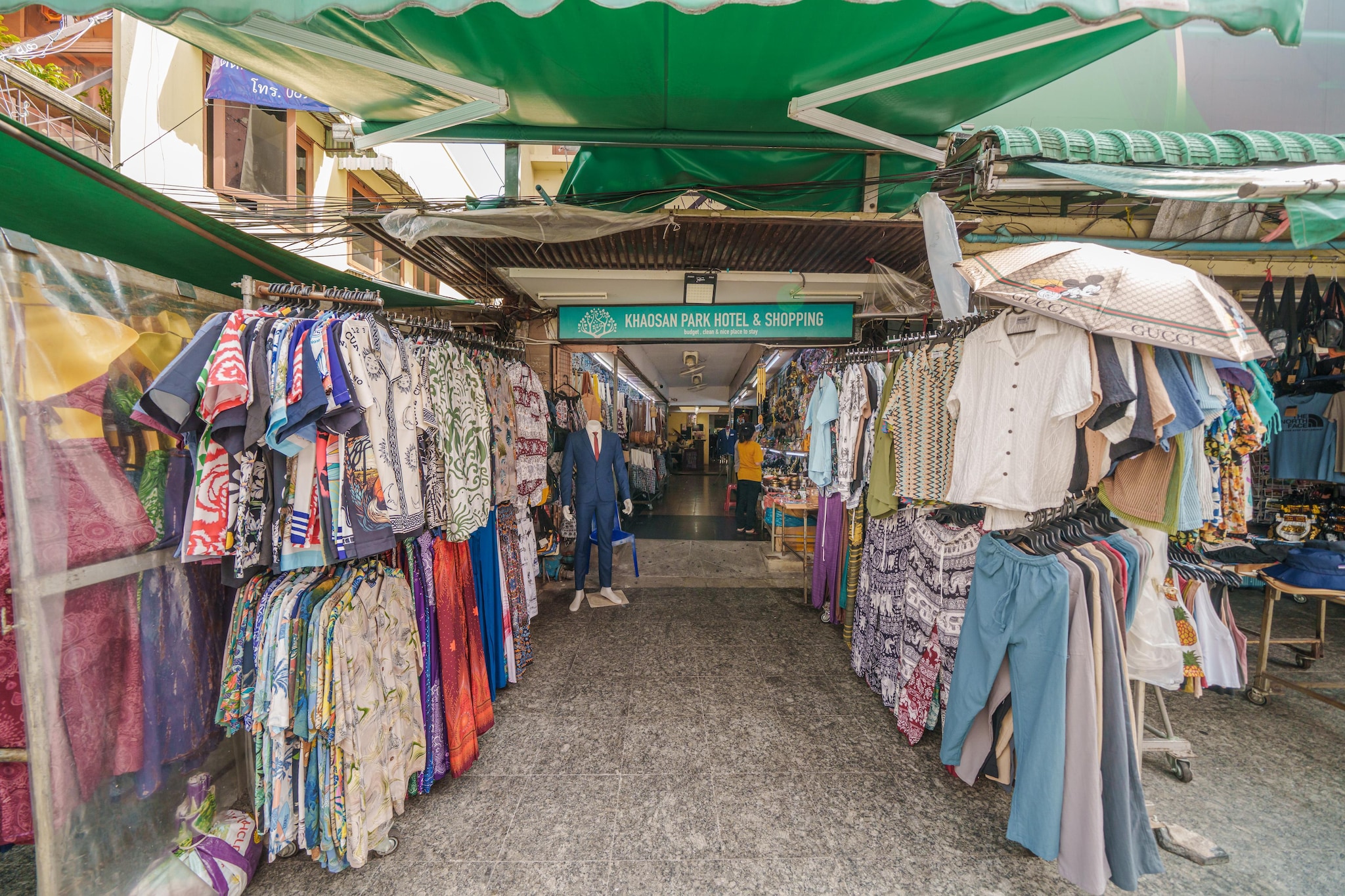 Ground floor: (bedroom(single bed, single bed, TV, seating area, air conditioning, Towels/Sheets (Incl.), Room-darkening shades), bathroom(shower, washbasin, toilet))\n\nOn the 1st floor: (bedroom(Internet access, single bed, single bed, TV, seating area, air conditioning, Room-darkening shades), bathroom(shower, washbasin, toilet))