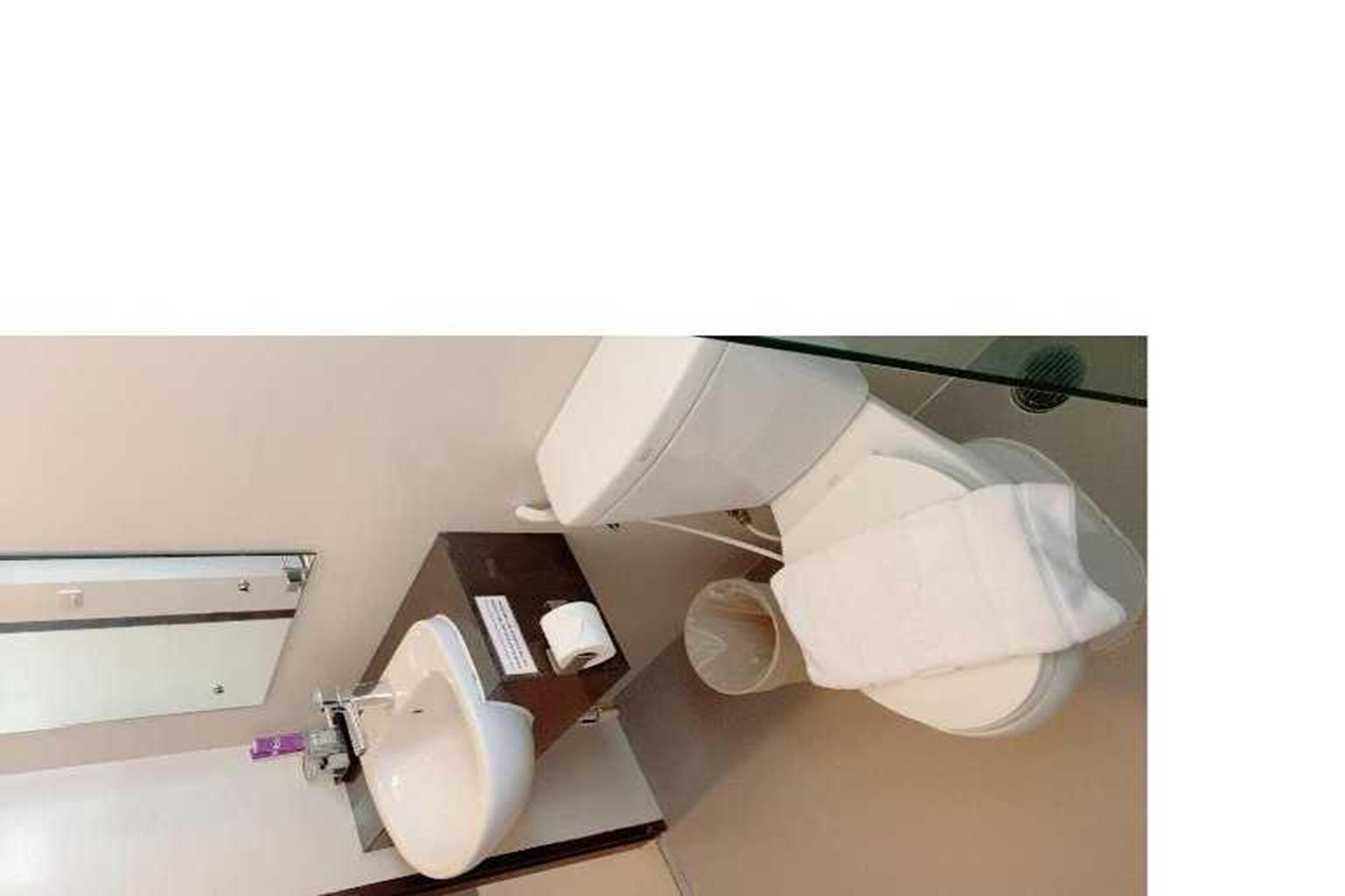 Ground floor: (bedroom(double bed, TV, seating area, air conditioning, Towels incl.), bathroom(shower, washbasin, toilet, bidet, Essentials))