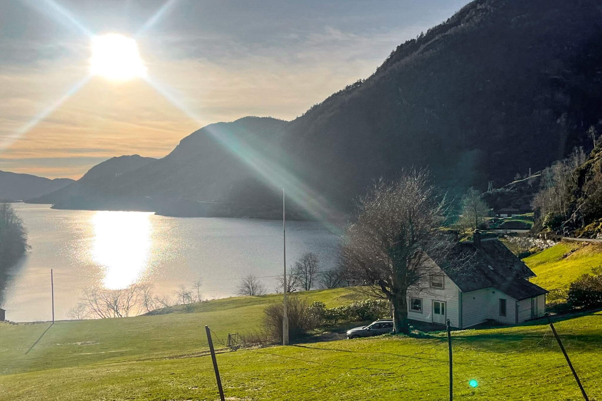 open kitchen(cooker(electric), hood, coffee machine(filter), waffle iron, microwave, dishwasher, fridge, tumble dryer, washing machine), Living/bed room(20 m2)(double folding bed, TV(norvegian TV channels )), bedroom(14 m2)(double bed), bathroom(floor heating)(bathtub or shower, washbasin, toilet), heating(electric), garden, garden furniture, BBQ, parking, air to air heatpump