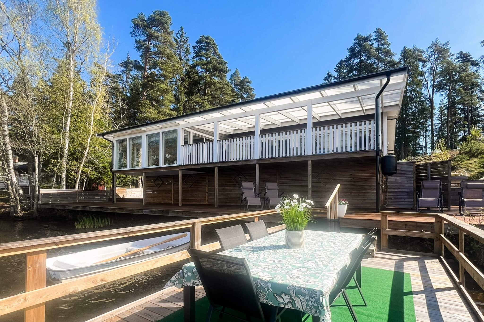 Internet Access DSL, Kitchen(cooker(electric), hood, coffee machine, microwave, dishwasher), Living/bed room(TV(swedish TV channels)), bedroom(double bed), bedroom(double bed), bedroom(double bed), bathroom(washbasin, shower, toilet, washing machine), bathroom(washbasin, shower, toilet), heating(electric), air to air heatpump