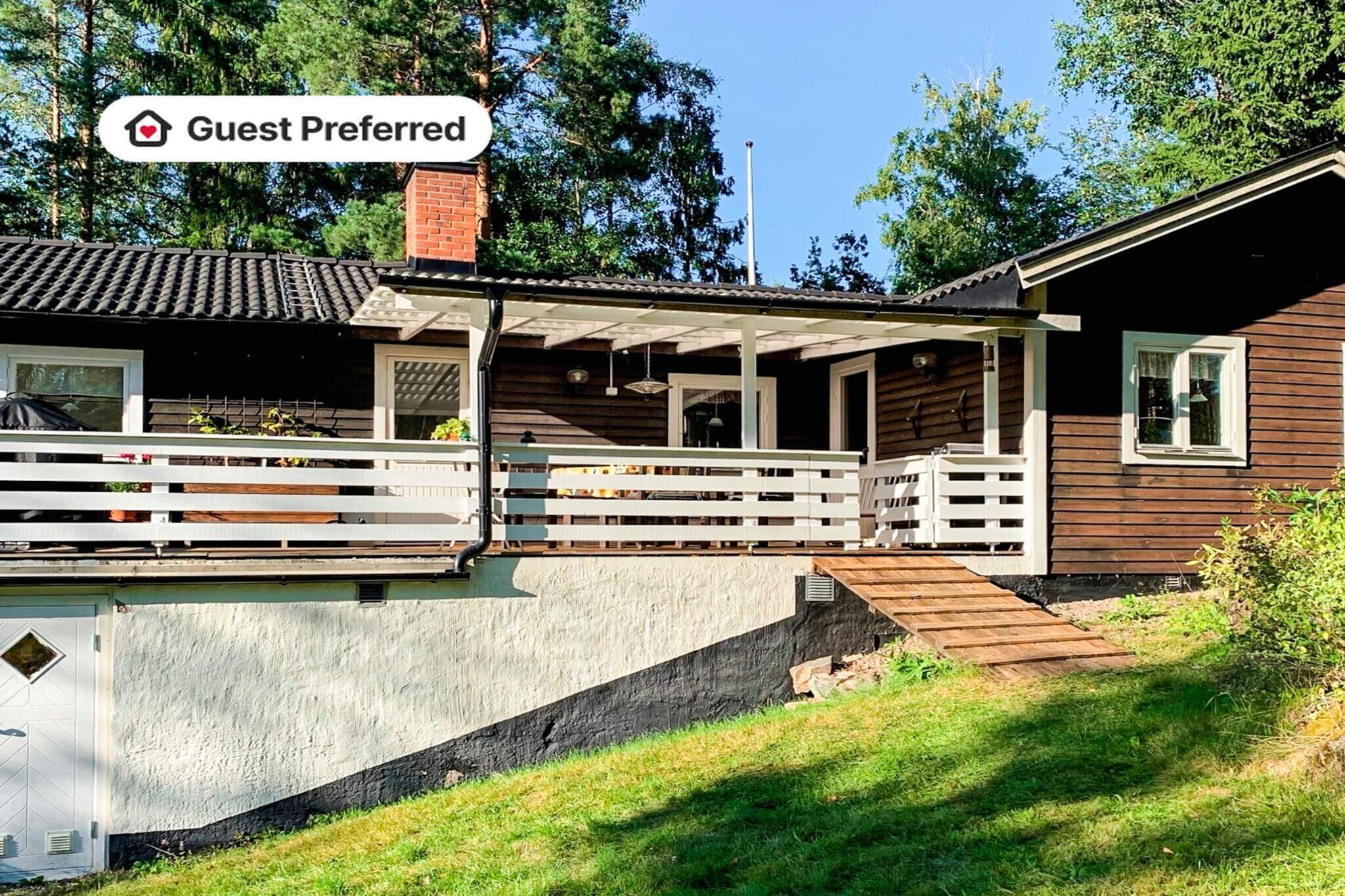 Internet Access DSL, Kitchen(cooker(electric), coffee machine, microwave, fridge-freezer), Living/bed room(TV(swedish TV channels)), bedroom(double bed), bedroom(2x single bed), bedroom(double bed, double folding bed, fireplace), bathroom(washbasin, shower, toilet, washing machine), balcony, heating(electric), garden furniture, deckchairs, air to air heatpump