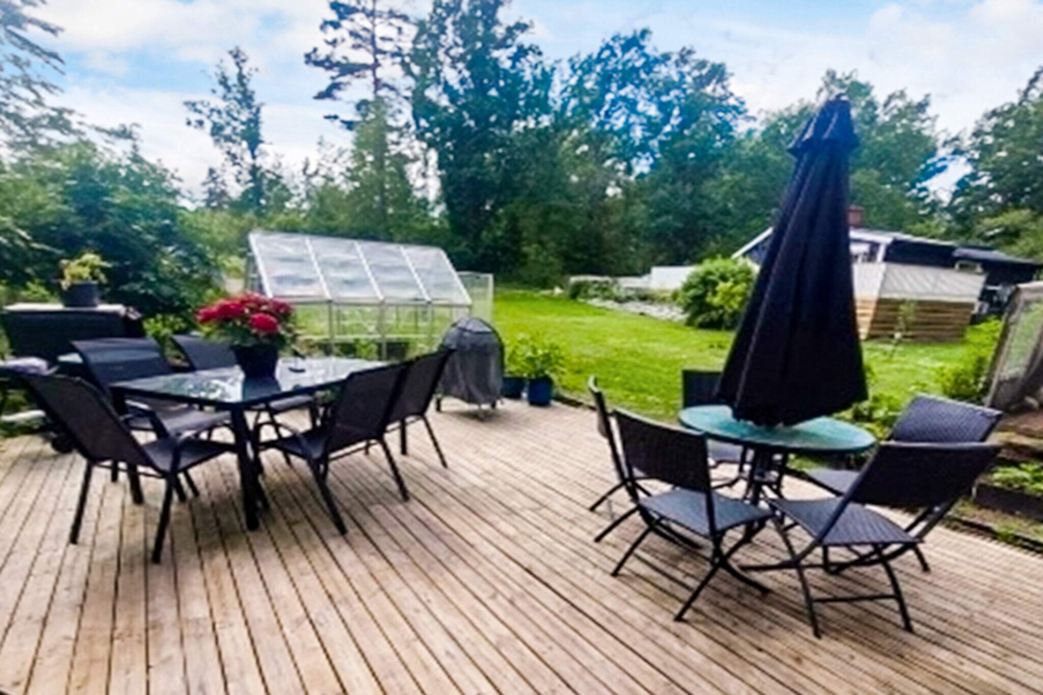 Annex: (double folding bed)\n\nInternet Access DSL, Kitchen(cooker(electric), coffee machine, microwave, dishwasher, fridge-freezer, water from well), Living/bed room(double folding bed, TV(swedish TV channels), chromecast), bedroom(double bed), bedroom(single bed, TV(swedish TV channels), chromecast), bedroom(single bed, TV(swedish TV channels), chromecast), bathroom(tumble dryer, washbasin, shower, toilet, washing machine), balcony, balcony, heating(electric), garden, garden furniture, garden furniture, parking, deckchairs, deckchairs, swimming pool(outside)