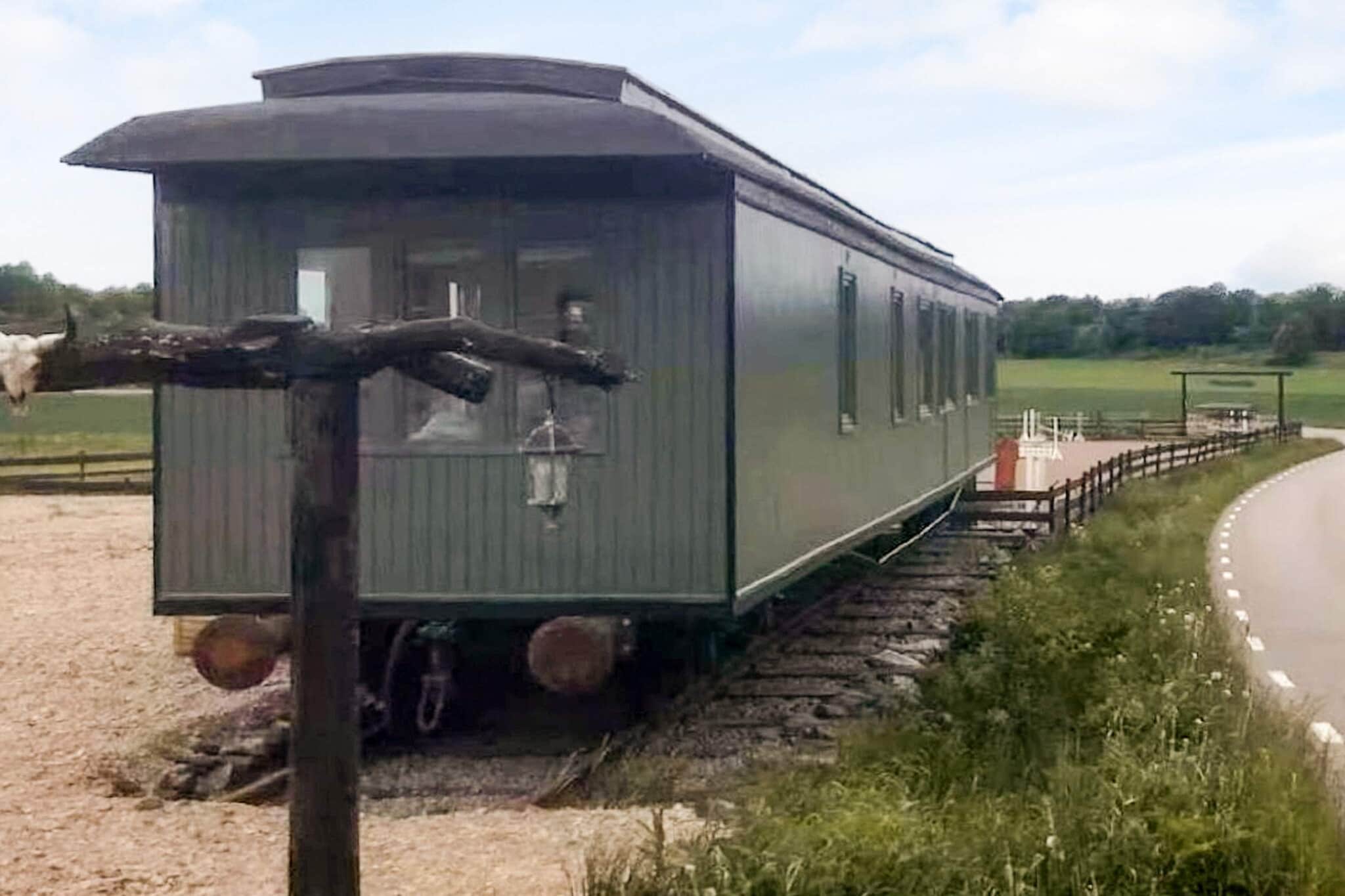 Internet Access DSL, Kitchen(cooker(electric), coffee machine, microwave, fridge-freezer, water from well), Living/bed room, bedroom(2x bunk bed), bedroom(2x bunk bed), bedroom(double bed), bathroom(washbasin, shower, toilet), balcony, heating(electric), garden furniture, parking