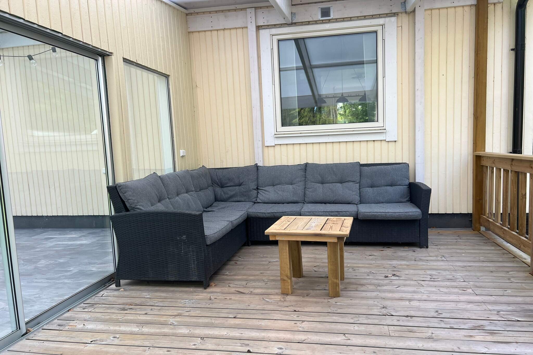 Kitchen(cooker(electric), coffee machine, oven, microwave, dishwasher, fridge-freezer), Living/bed room(double folding bed, TV, balcony or terrace, terrace, garden furniture, play equipment), bedroom(double bed), bedroom(2x single bed), bedroom(2x single bed), bathroom(washbasin, shower, toilet), bathroom(washbasin, toilet), heating(electric), garden, parking, air to air heatpump