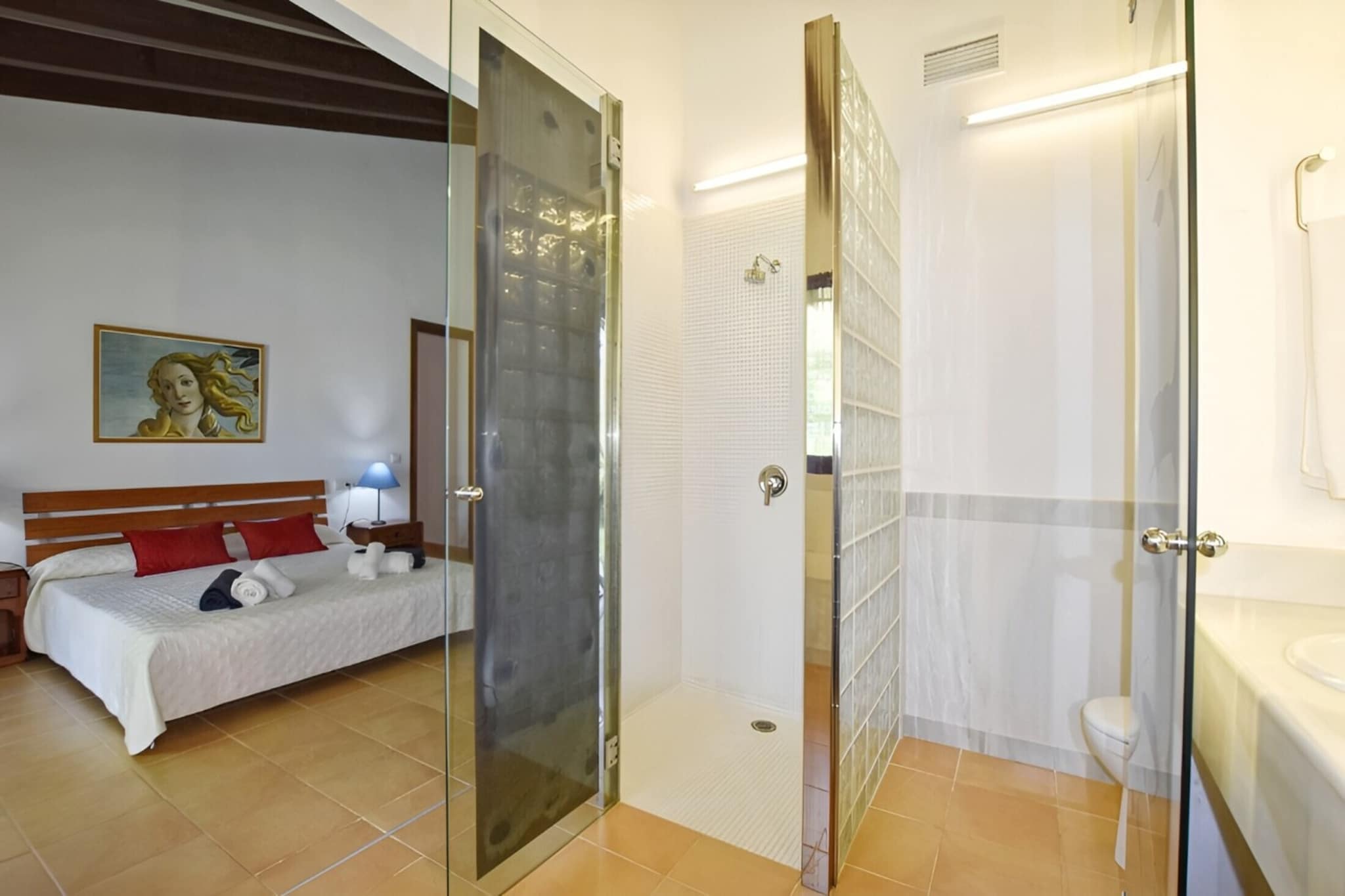 Sa font den Ros-Badezimmer